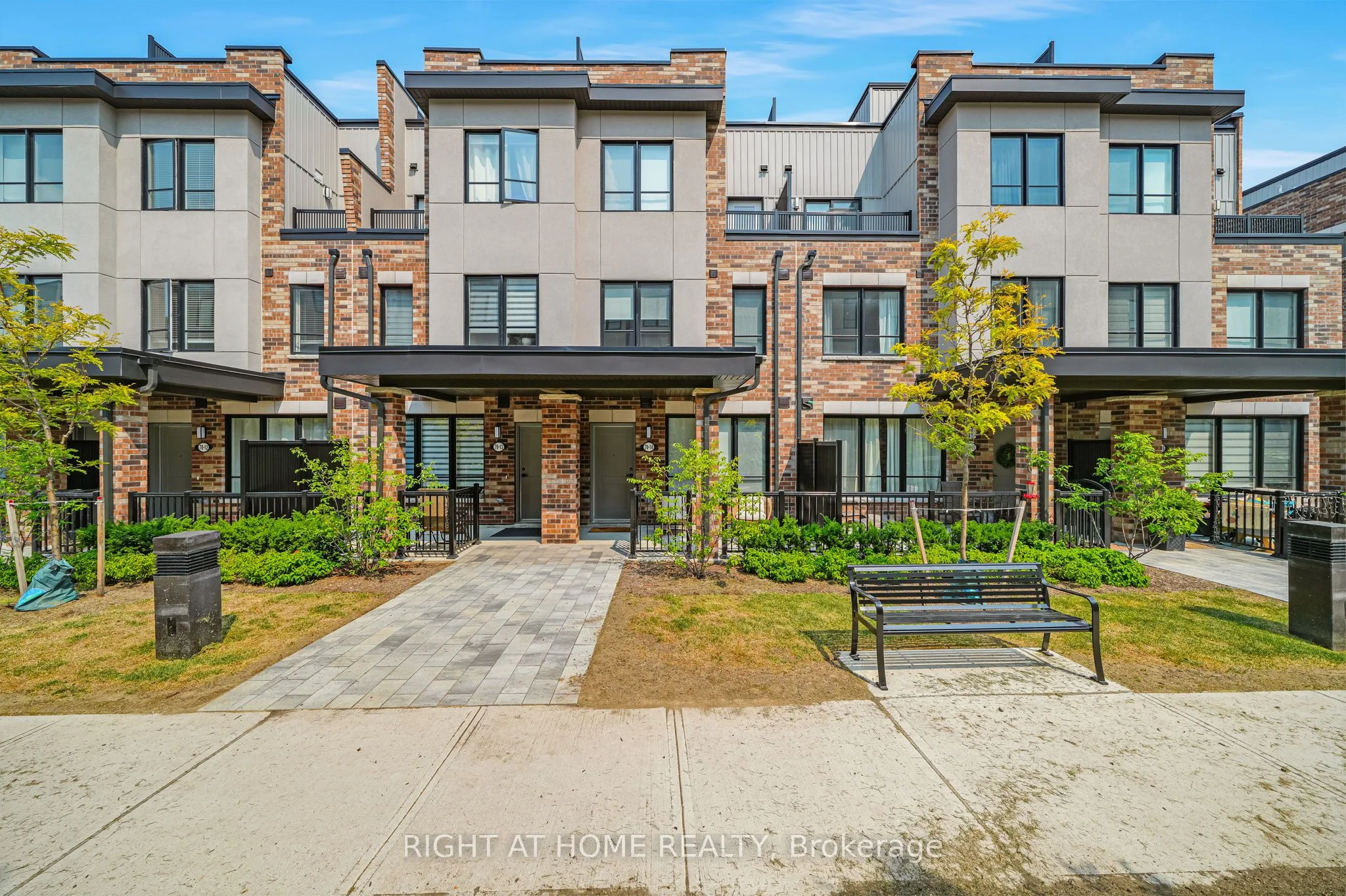 70 Baynes Way 14, Bradford West Gwillimbury, ON L3Z 4M3