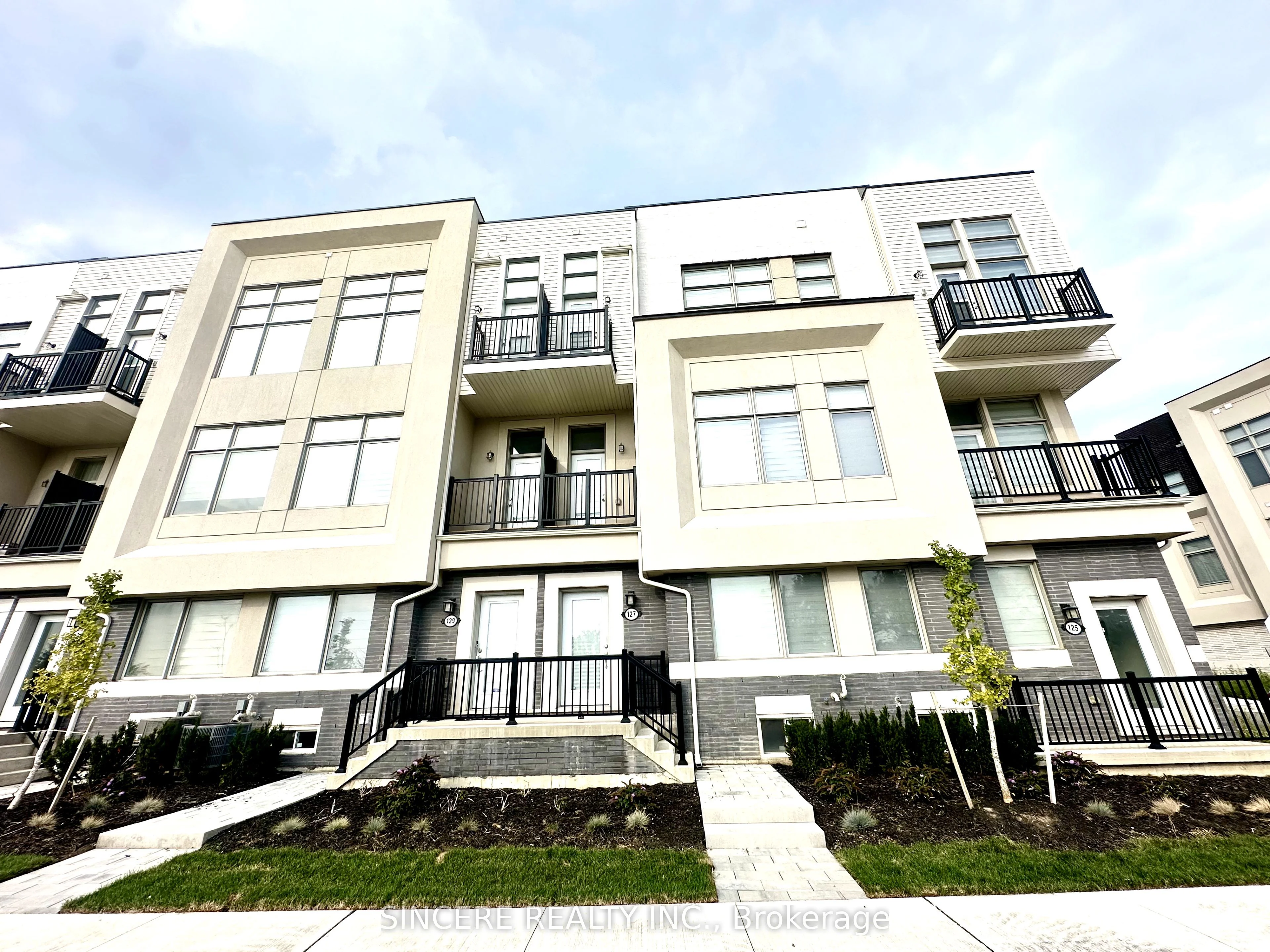 Att/Row/Townhouse in Markham