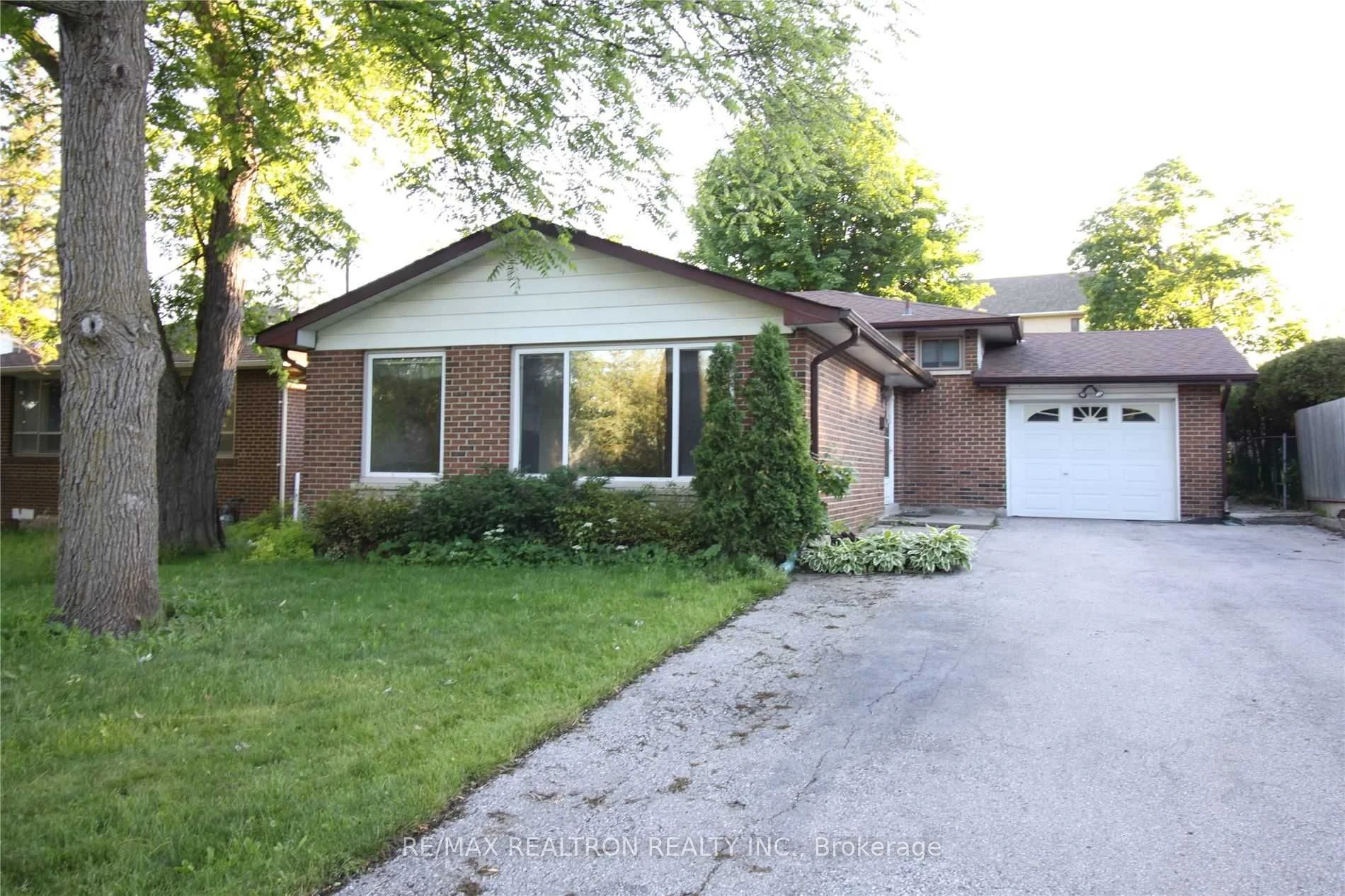 180 Church Street S, Richmond Hill, ON L4C 1W6