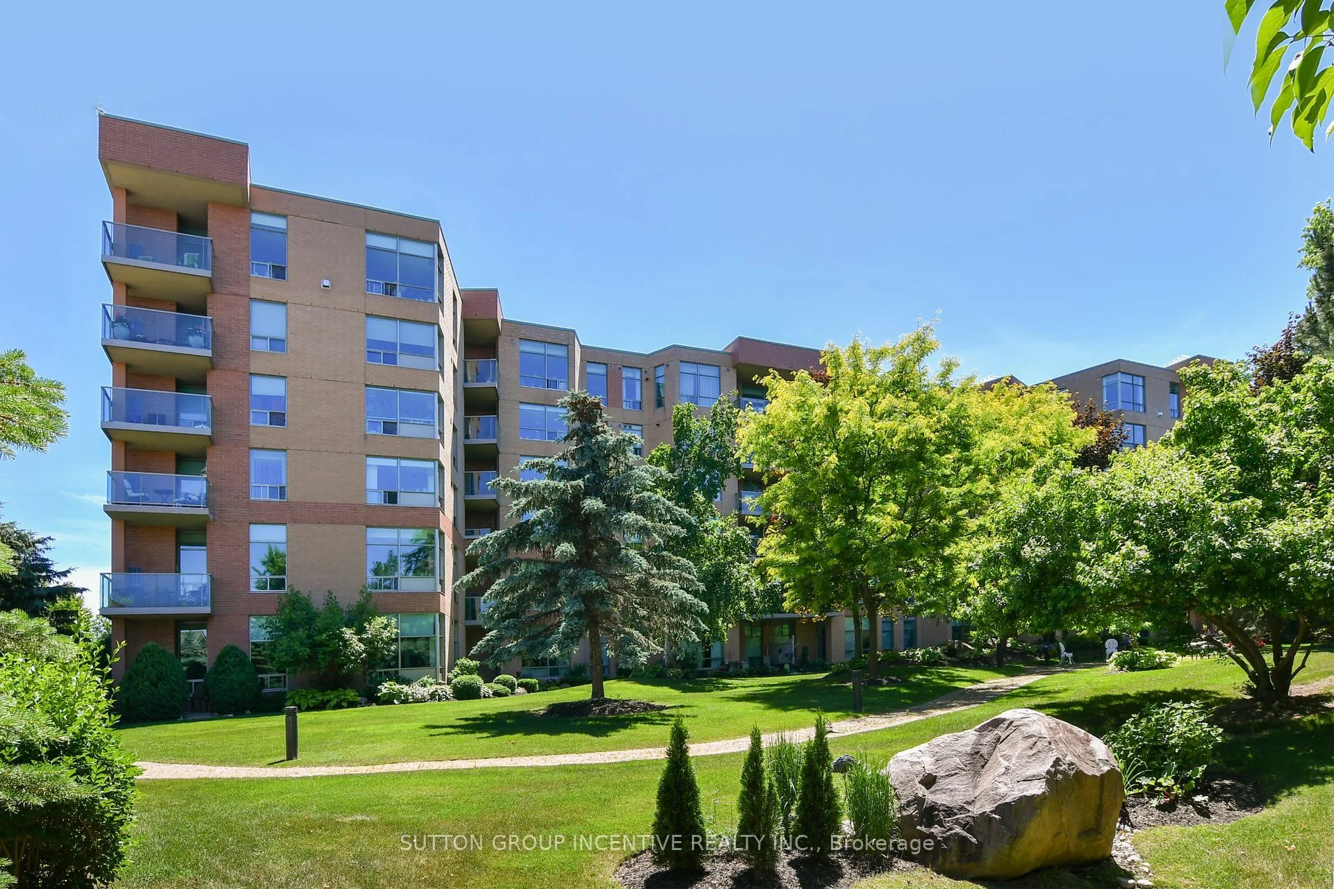 4 Briar Hill Heights 311, New Tecumseth, ON L9R 1Z7