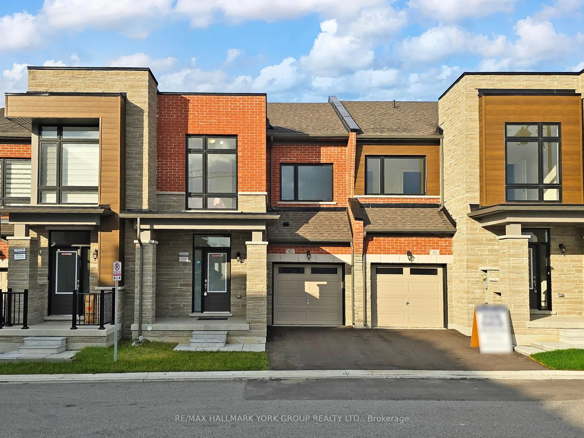 Att/Row/Townhouse in Aurora