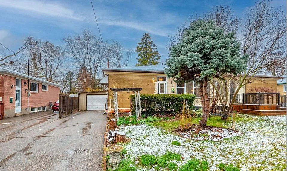 230 axminster Drive, Richmond Hill, ON L4C 2W1