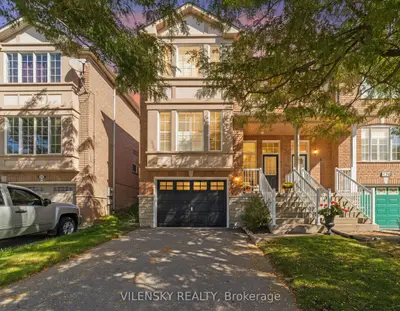 Att/Row/Townhouse in Vaughan