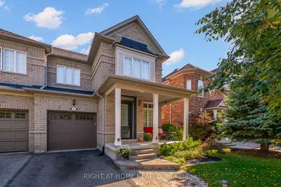 Att/Row/Townhouse in Aurora