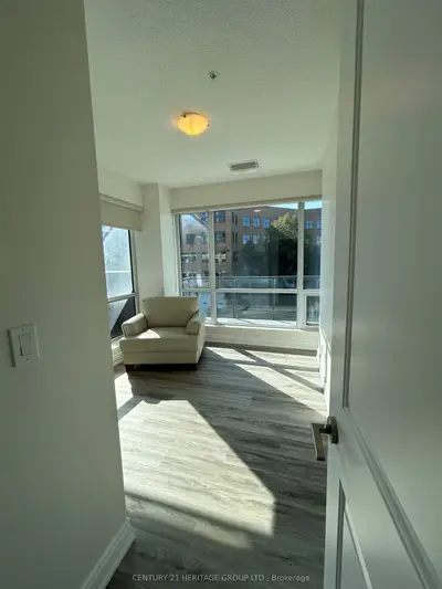 Condo Apartment in Richmond Hill