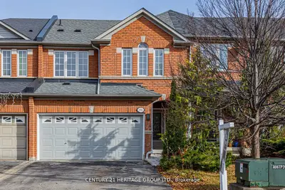 Att/Row/Townhouse in Aurora