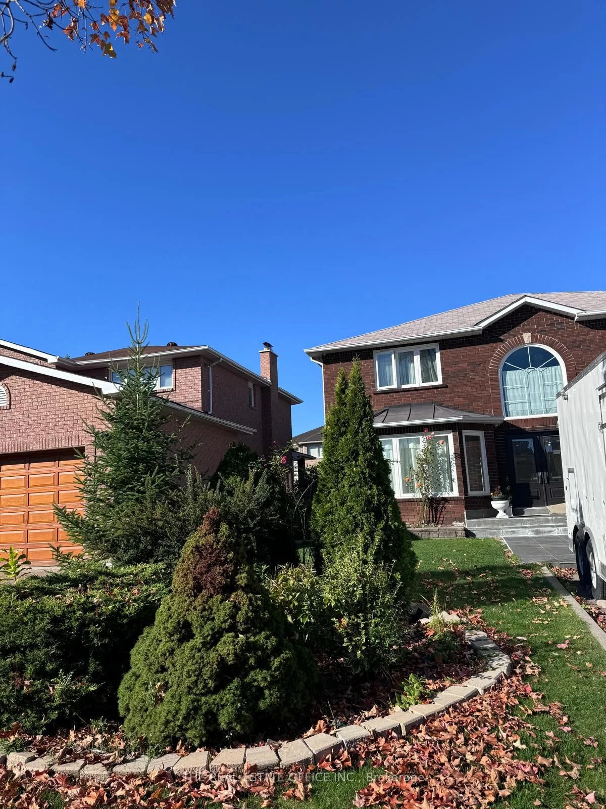 28 piccadilly Road, Richmond Hill, ON L4B 1S4