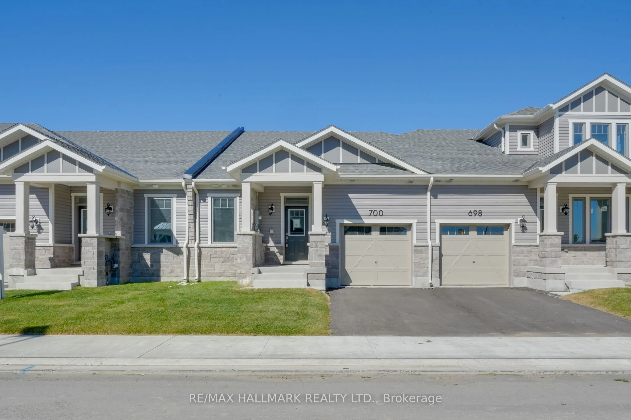 Att/Row/Townhouse in Innisfil
