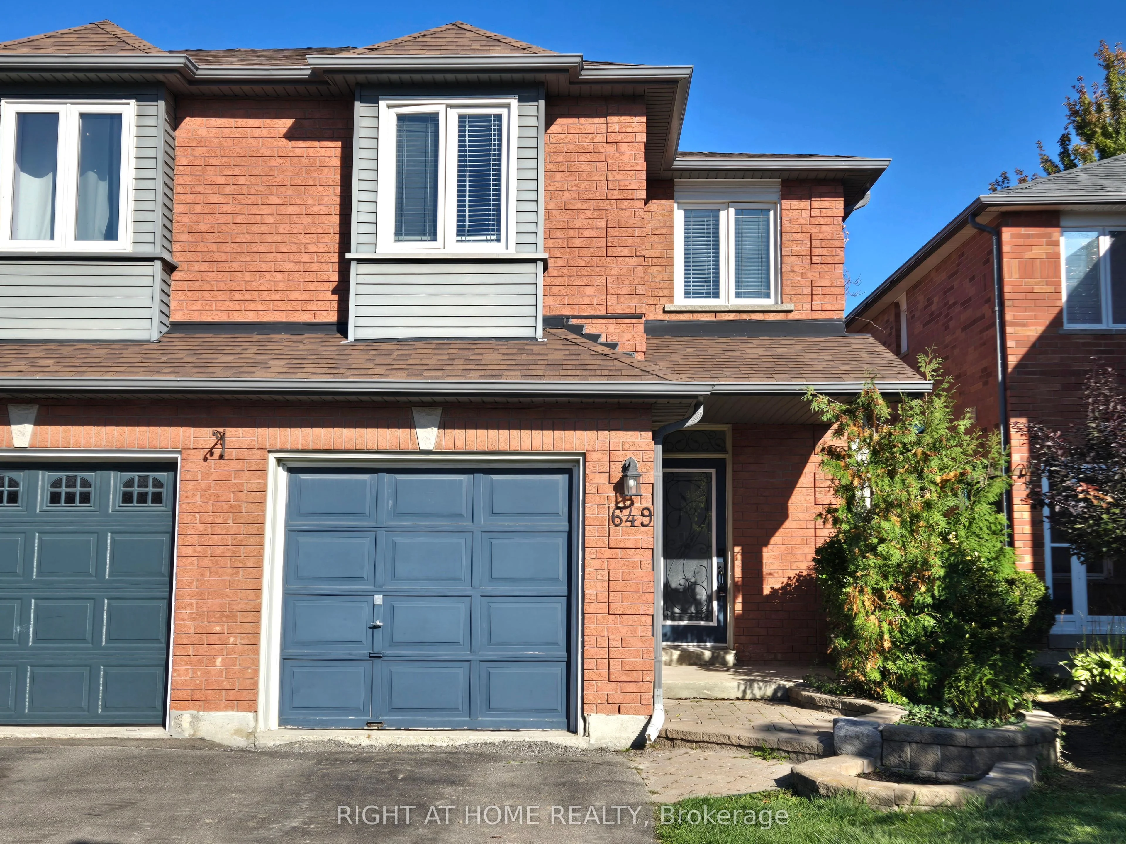 649 Walpole Crescent, Newmarket, ON