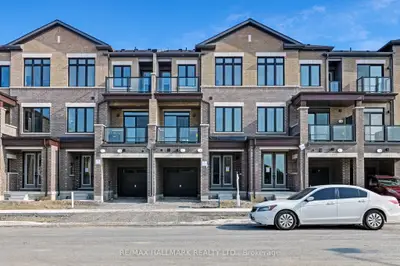 Att/Row/Townhouse in Vaughan