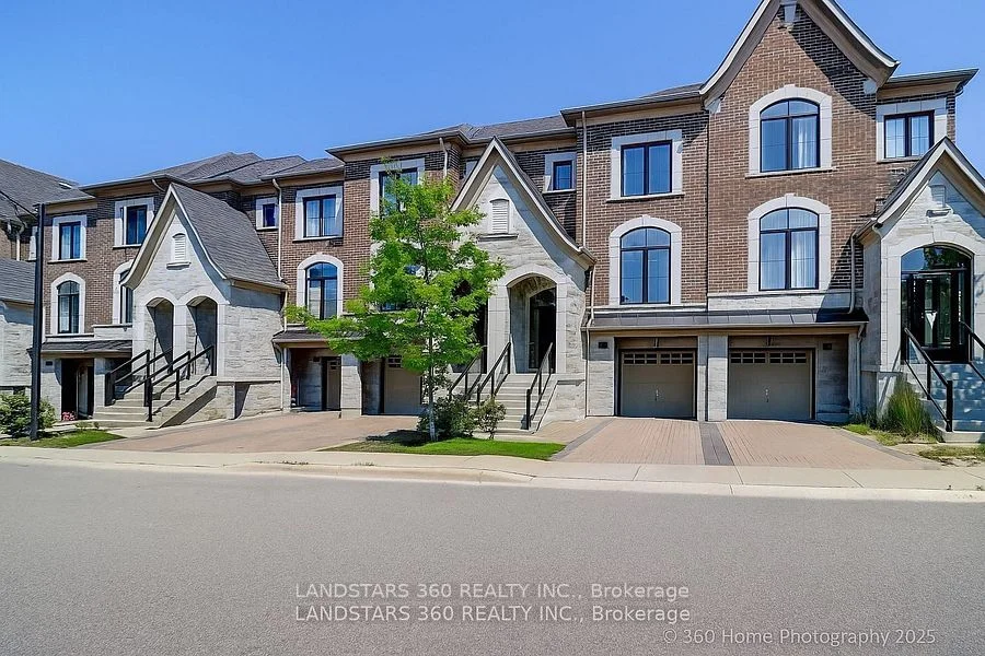 27 Duncombe Lane, Richmond Hill, ON L4C 1C2
