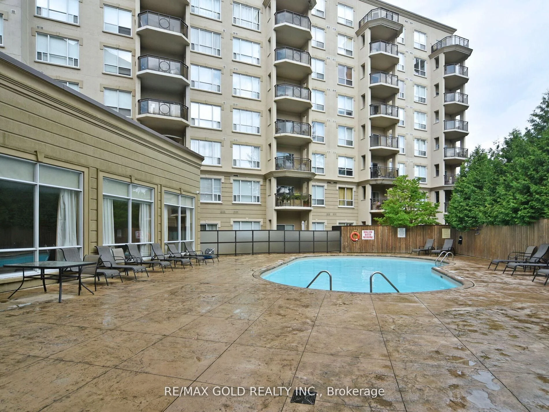 Condo Apartment in Vaughan