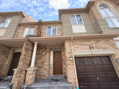 Condo Townhouse in Vaughan