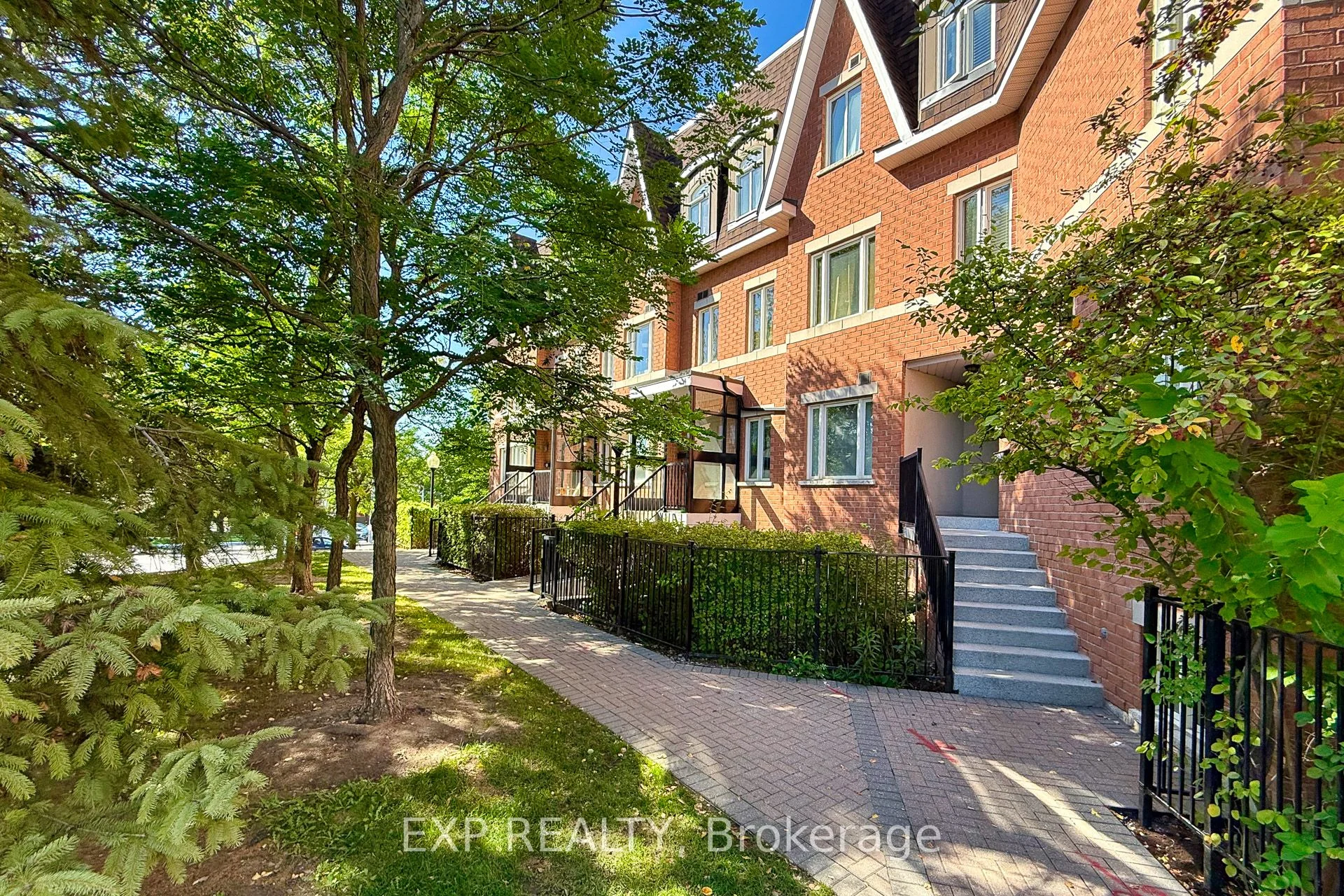 Condo Townhouse in Markham