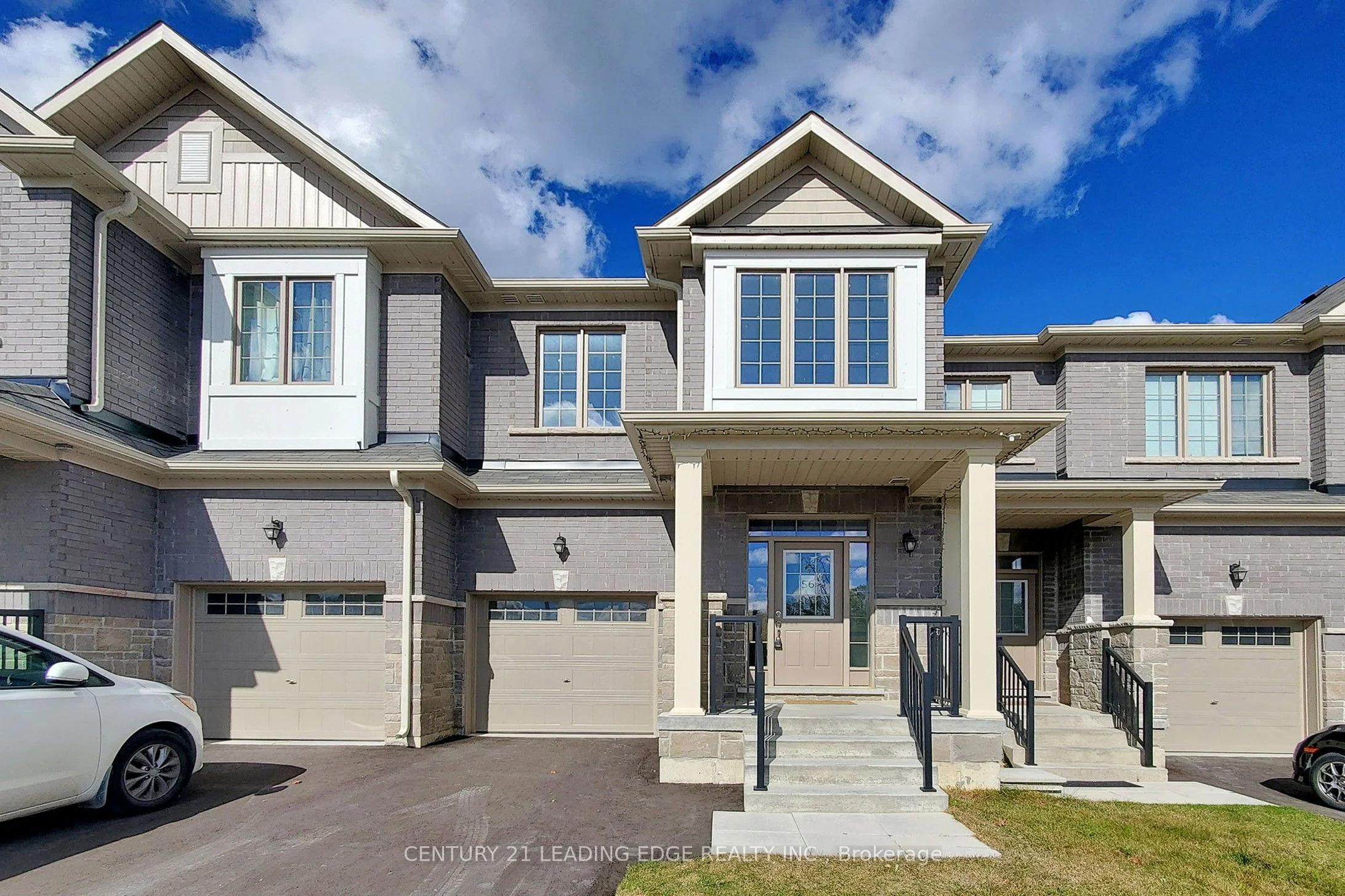 Att/Row/Townhouse in East Gwillimbury