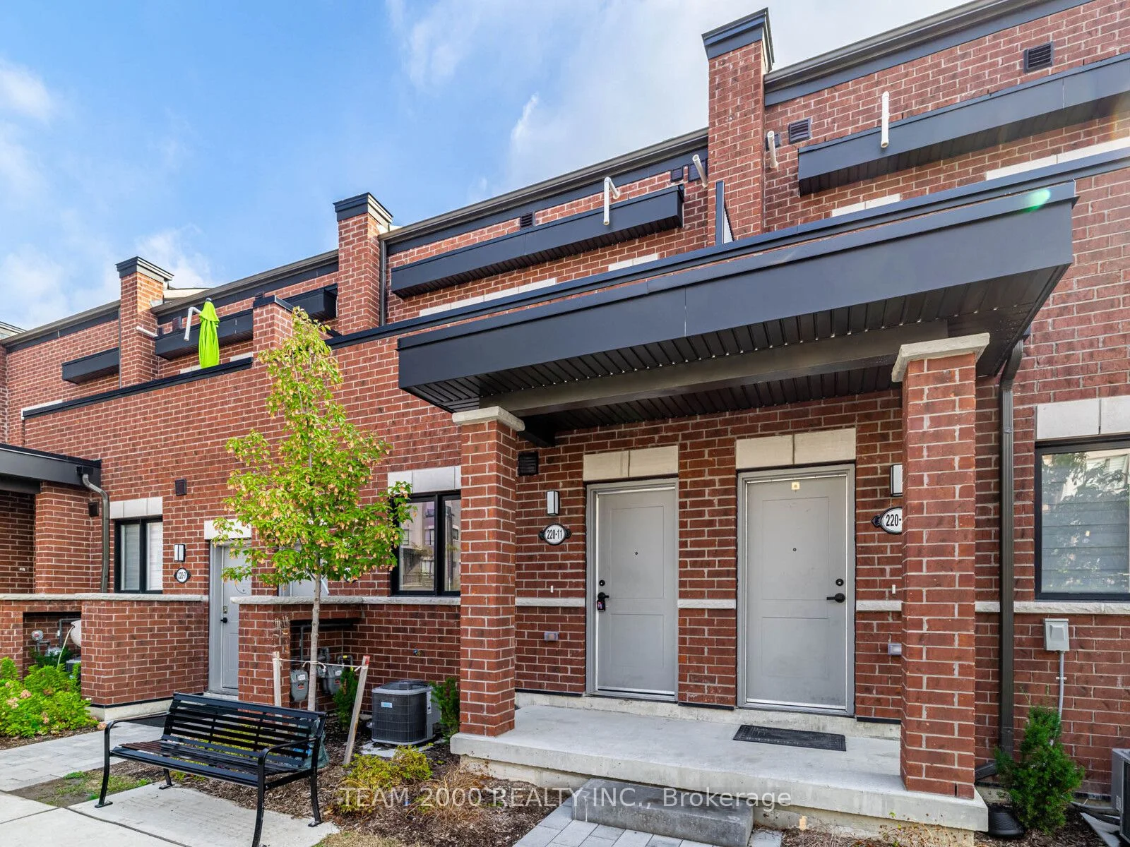 220 Dissette Street 11, Bradford West Gwillimbury, ON L3Z 4M5