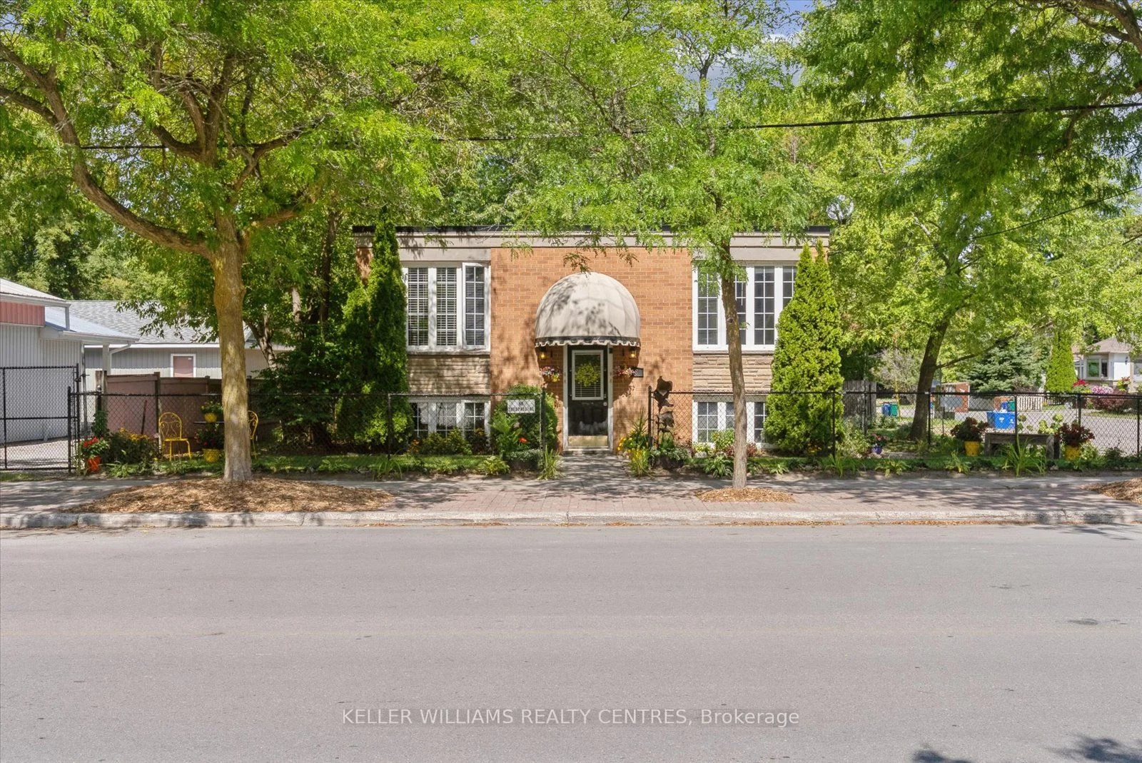 948 Lake Drive E 104, Georgina, ON L0E 1L0