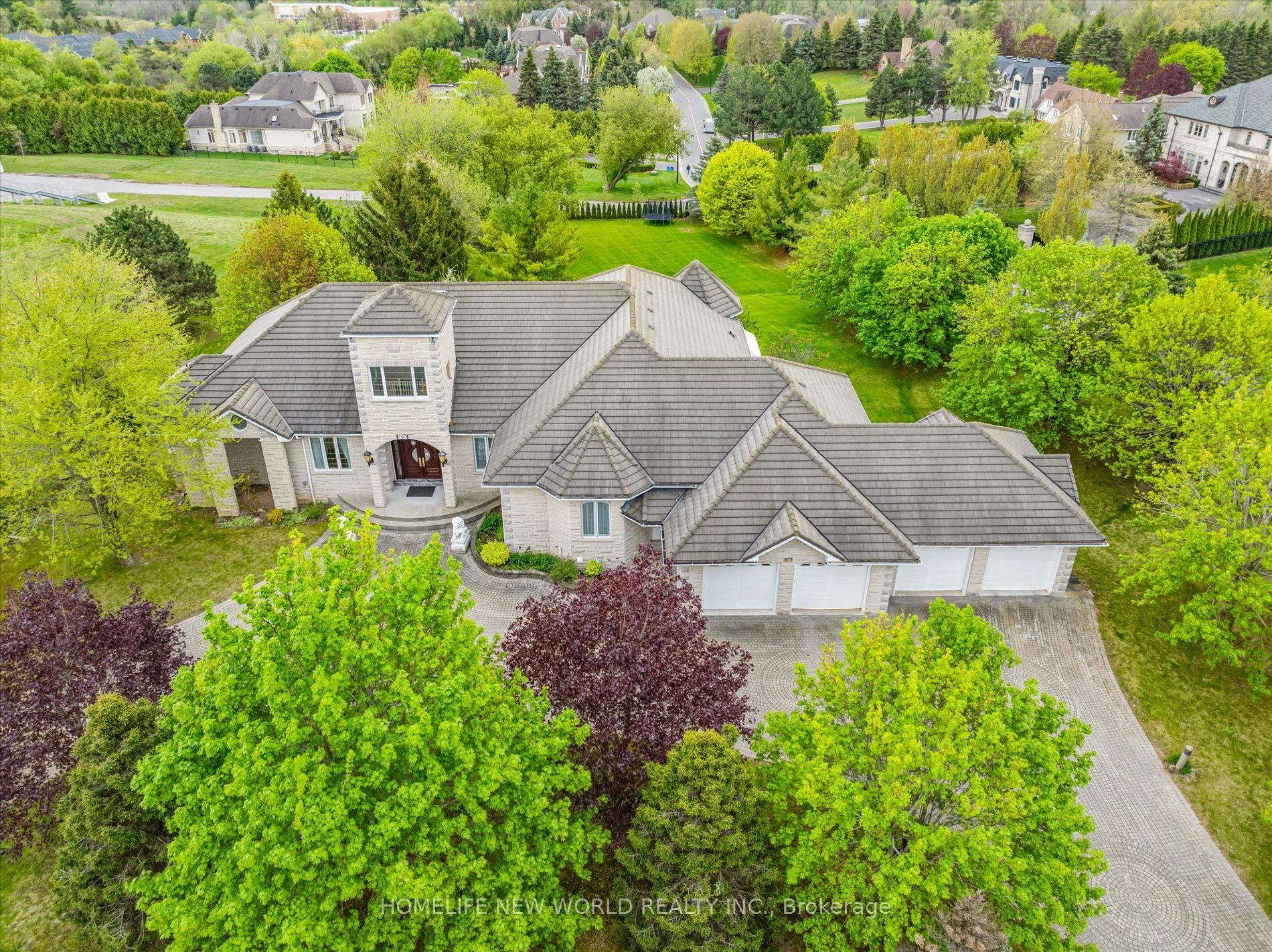 760 Woodland Acres Crescent, Vaughan, On L6a 1g2