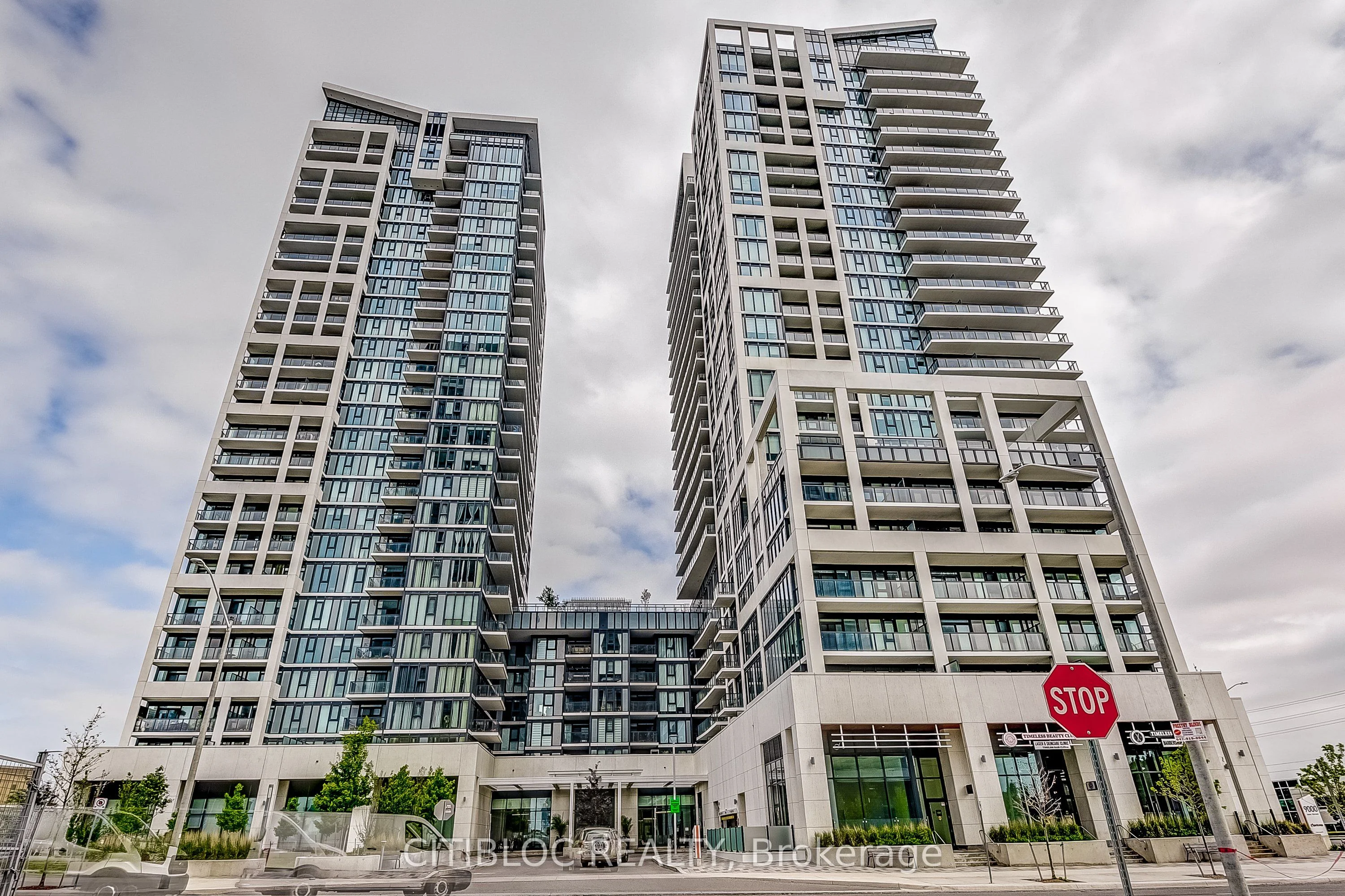 Condo Apartment in Vaughan