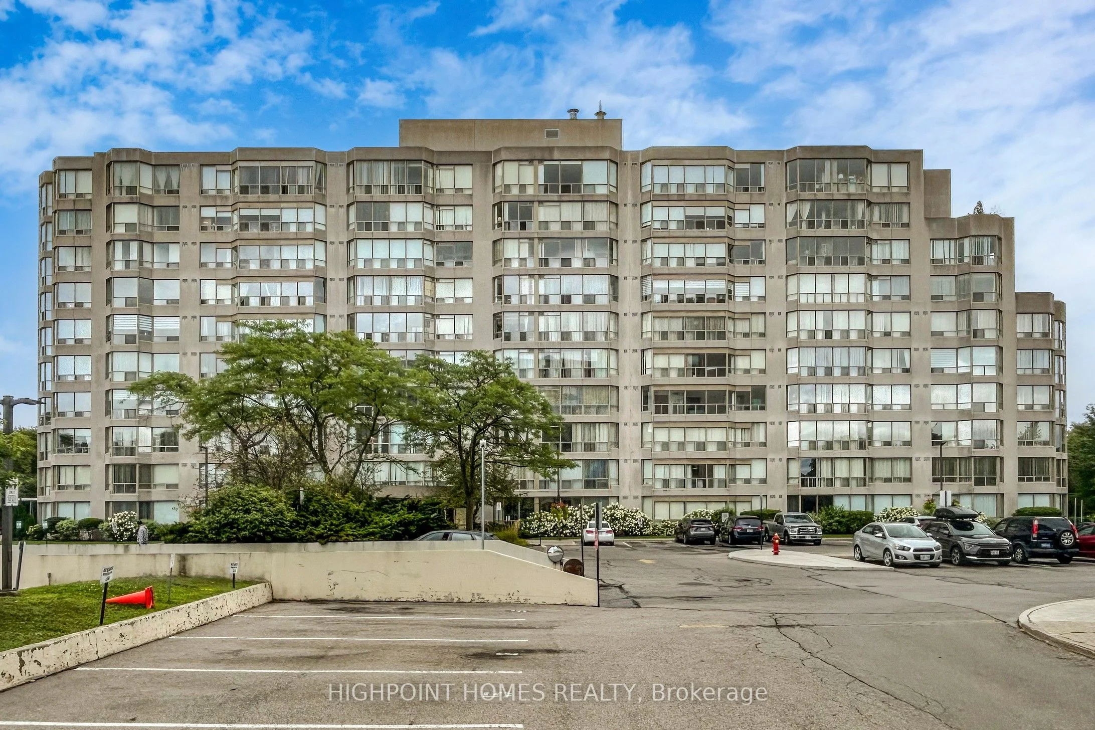 175 Cedar Avenue #714, Richmond Hill, ON L4C 9V3