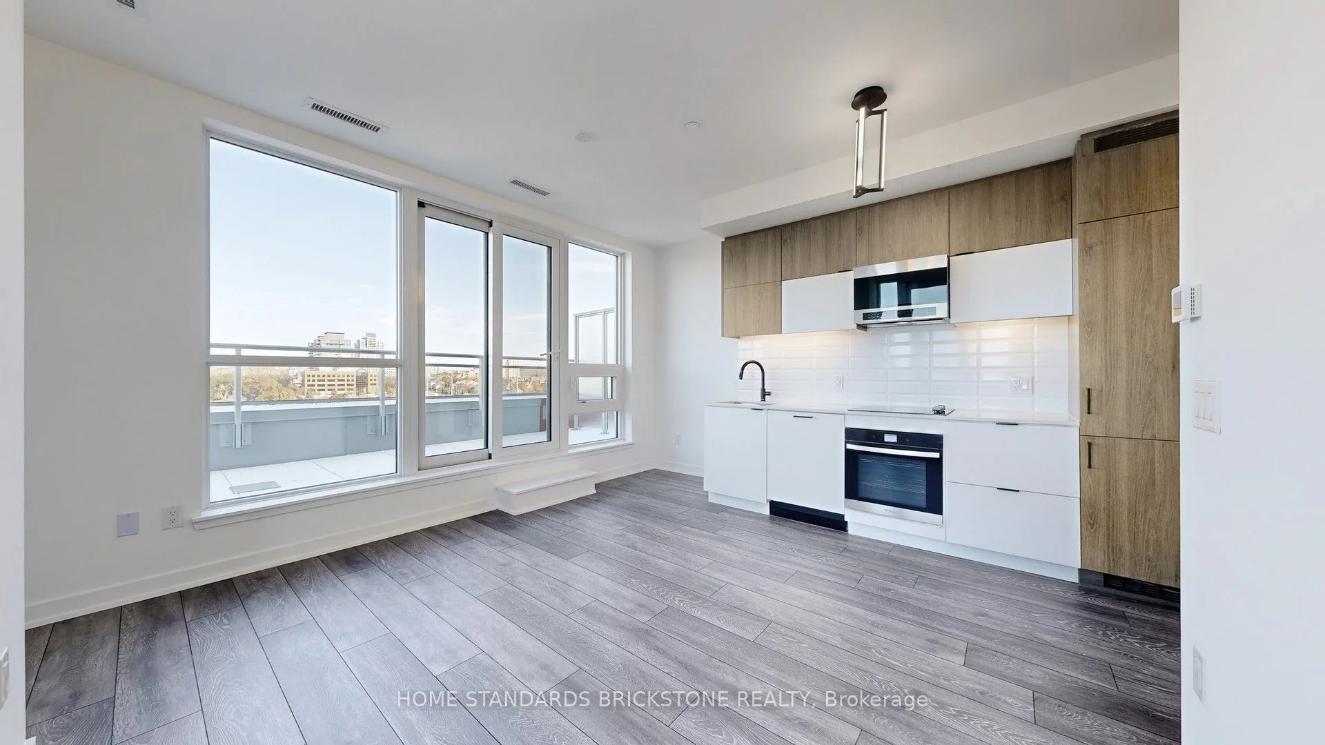 Condo Apartment in Richmond Hill