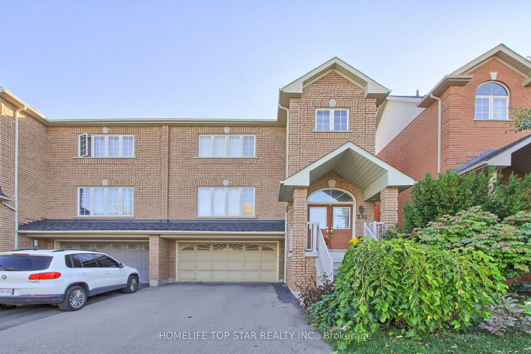 231 Knapton Drive, Newmarket, ON L3X 3B6