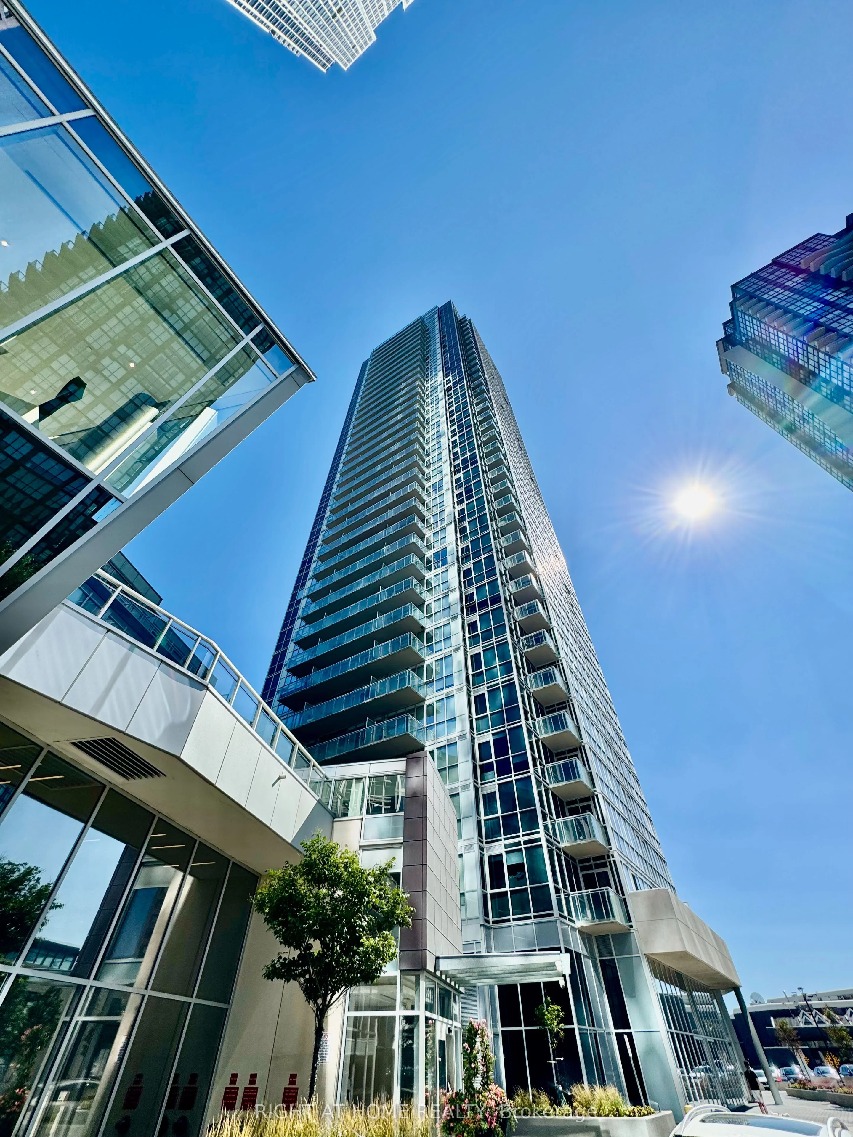 Condo Apartment in Vaughan
