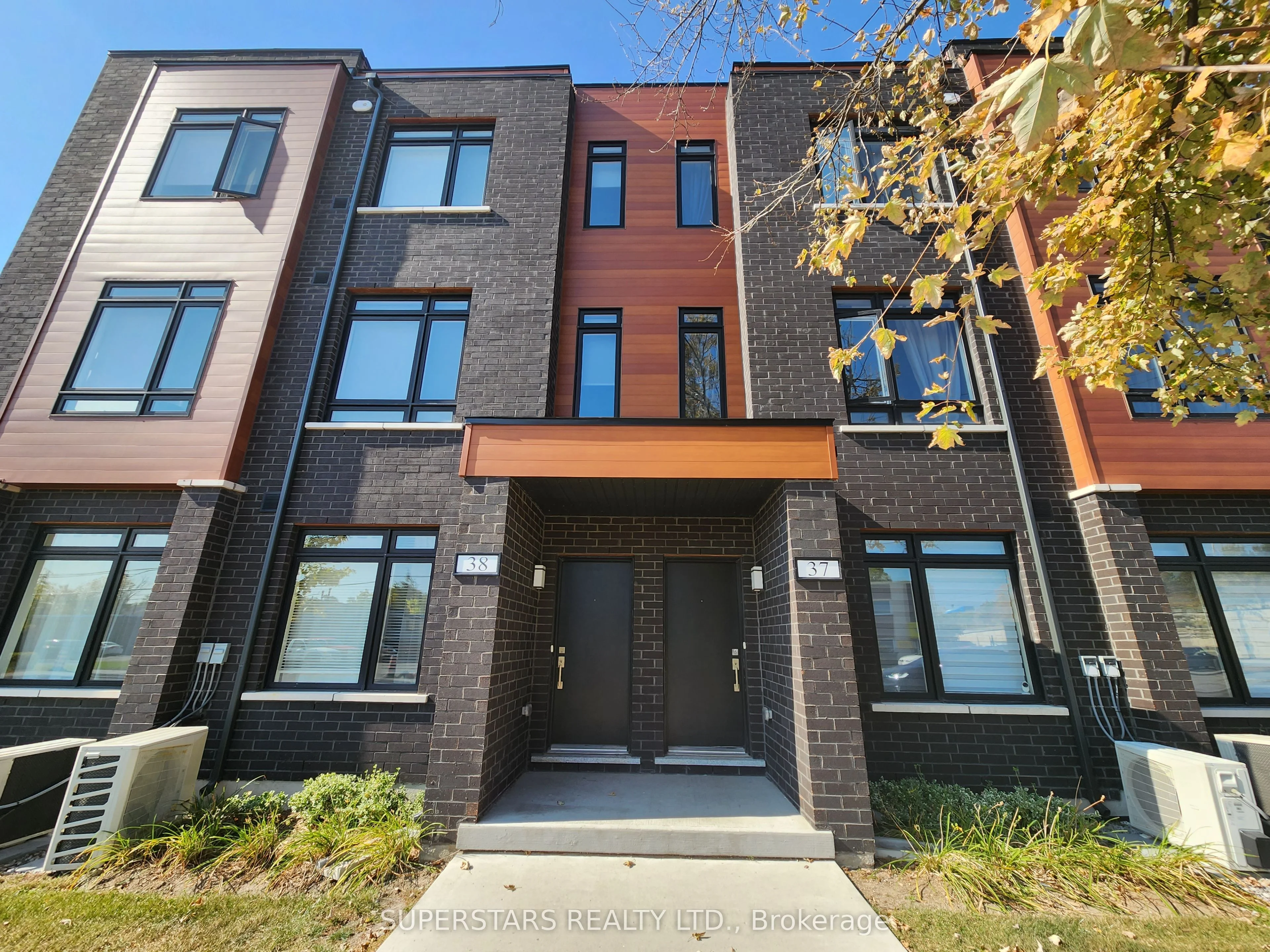 370 A Red Maple Road 37, Richmond Hill, ON L4C 5T4