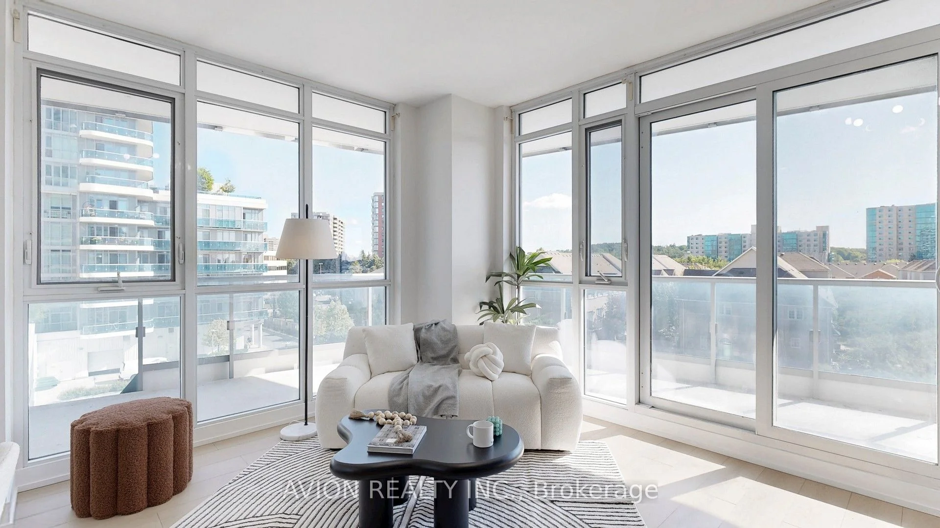 Condo Apartment in Richmond Hill