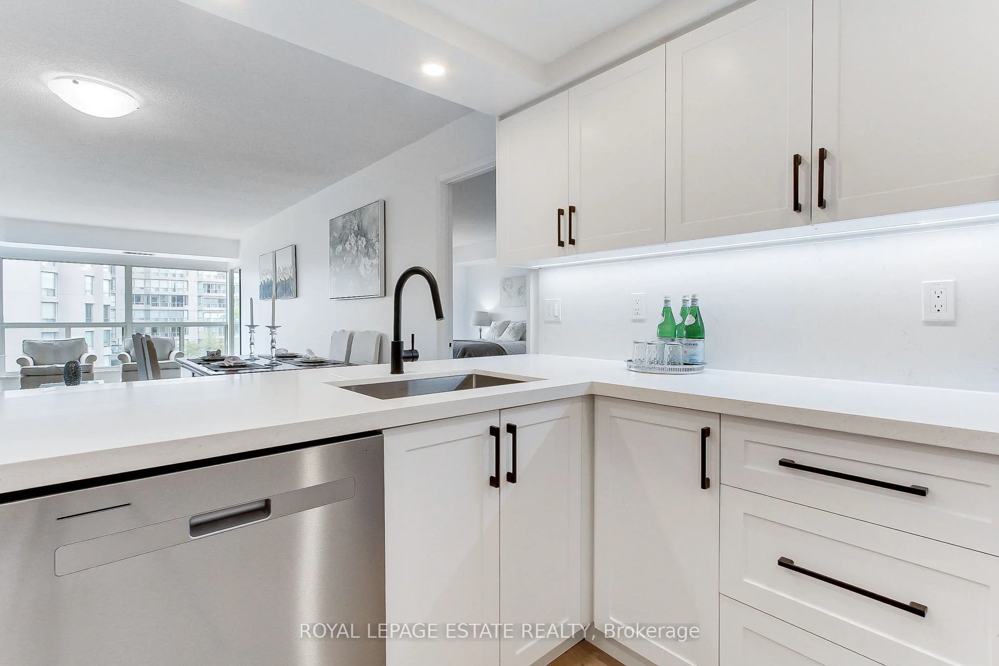 175 Cedar Ave Avenue 407, Richmond Hill, ON L4C 9V3