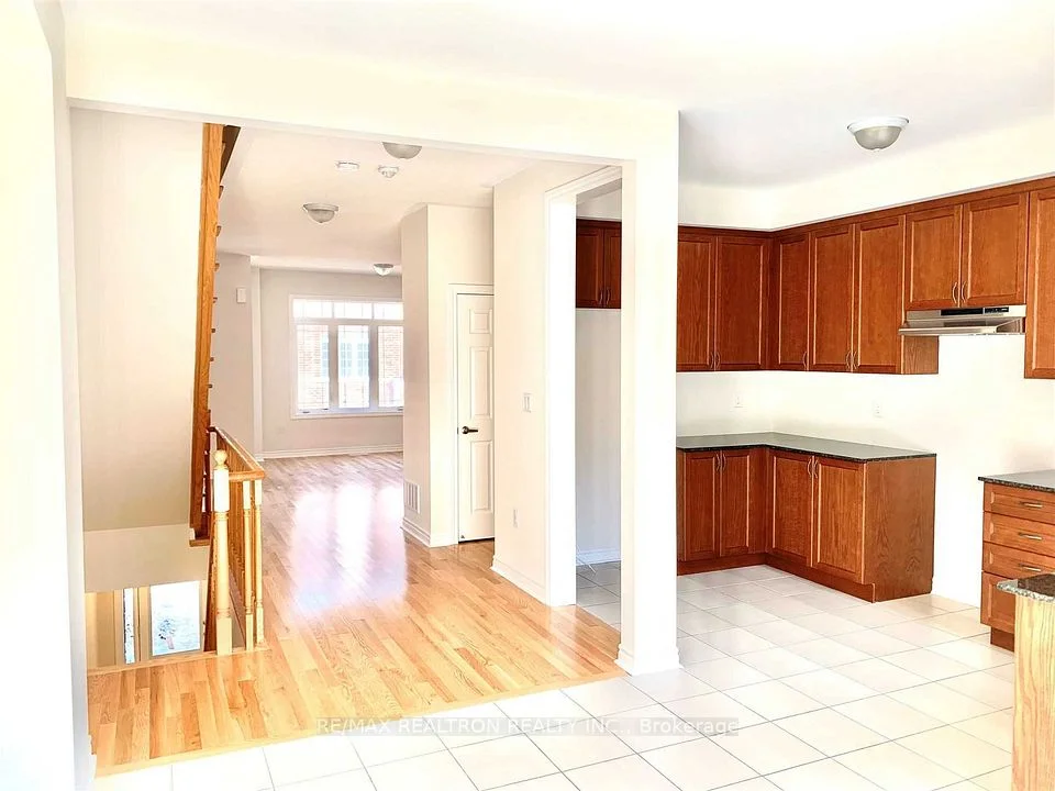 56 Gordon Circle, Newmarket, On L3y 0c9