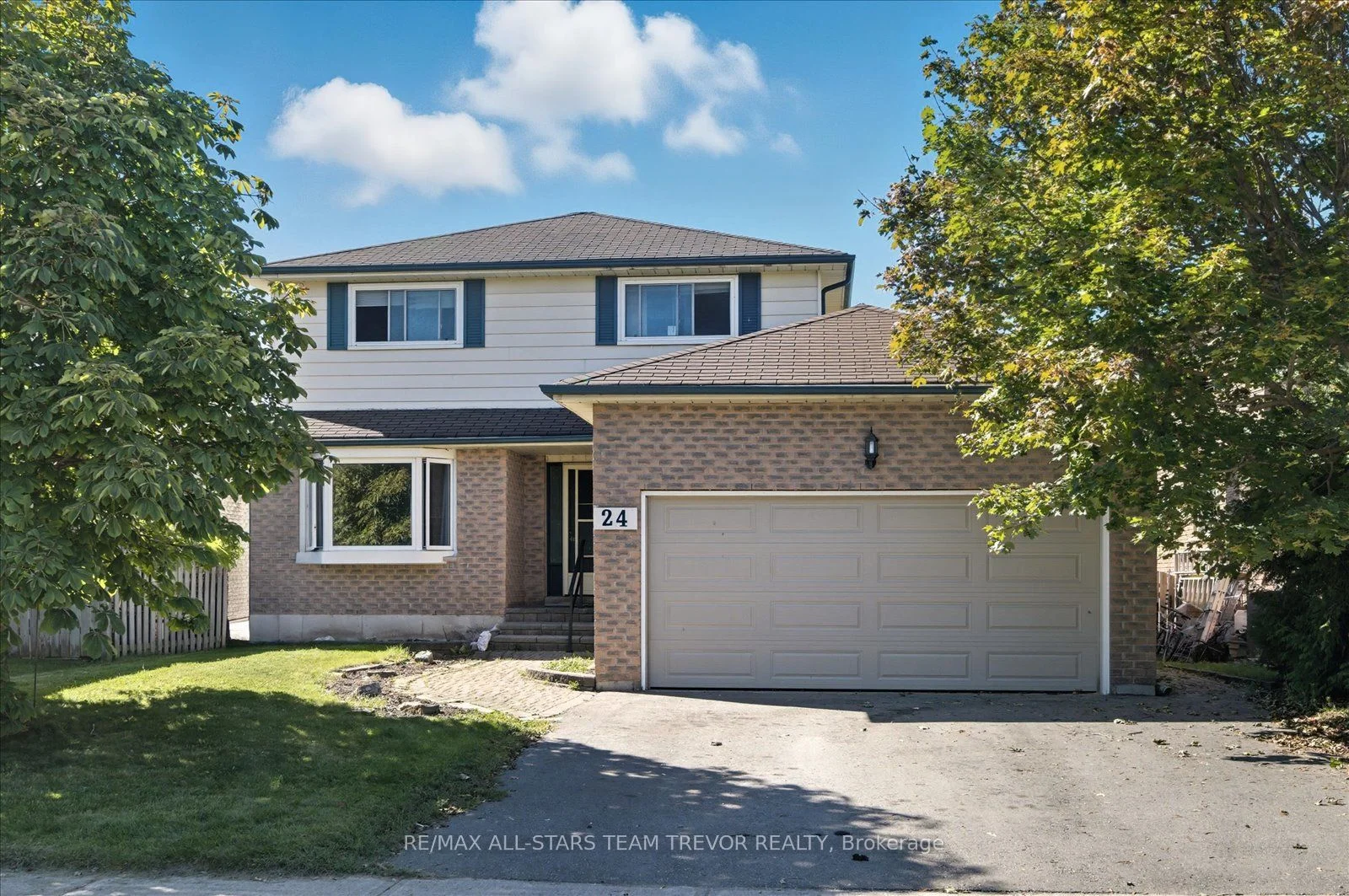 24 Oakmeadow Boulevard, Georgina, ON L4P 3K9