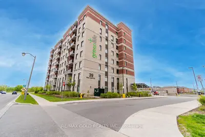 Condo Apartment in Markham