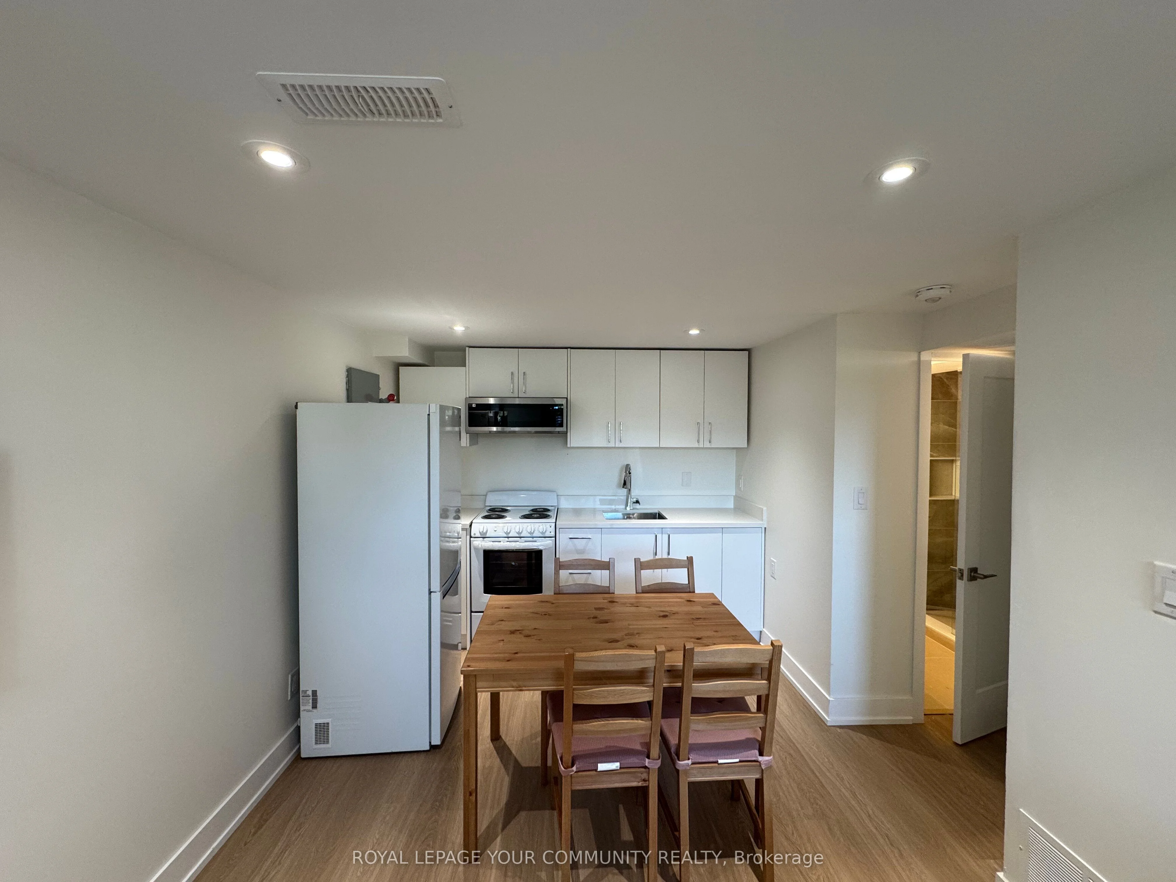 145 Harrison Drive Lower 1, Newmarket, ON L3Y 4P5