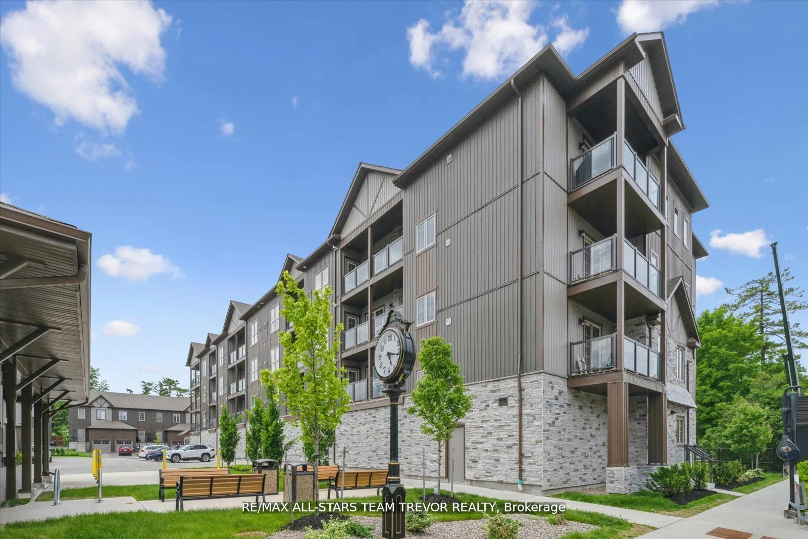 110 Grew Boulevard 306, Georgina, ON L0E 1L0