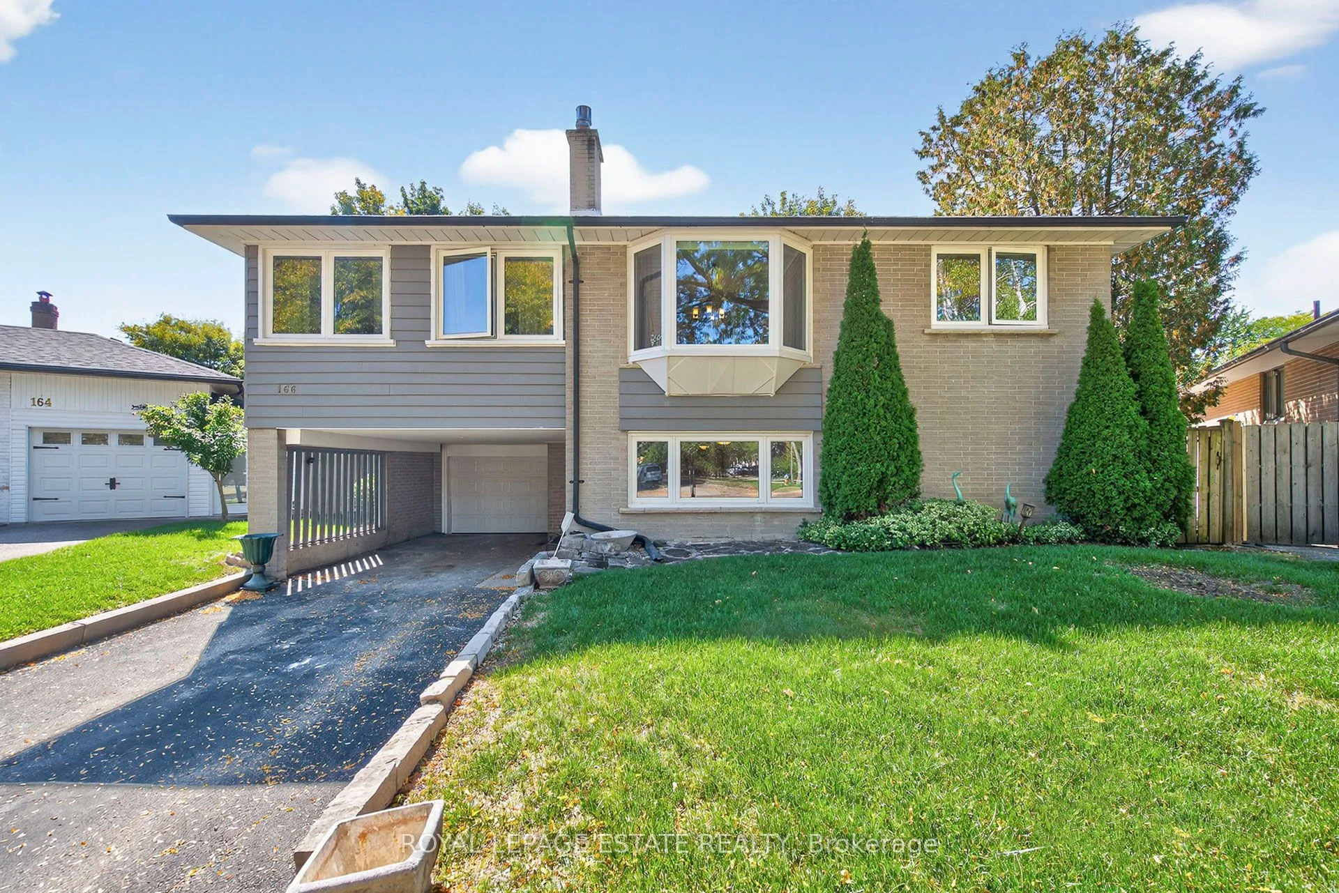 166 Kenvale Court, Richmond Hill, ON L4C 4S9