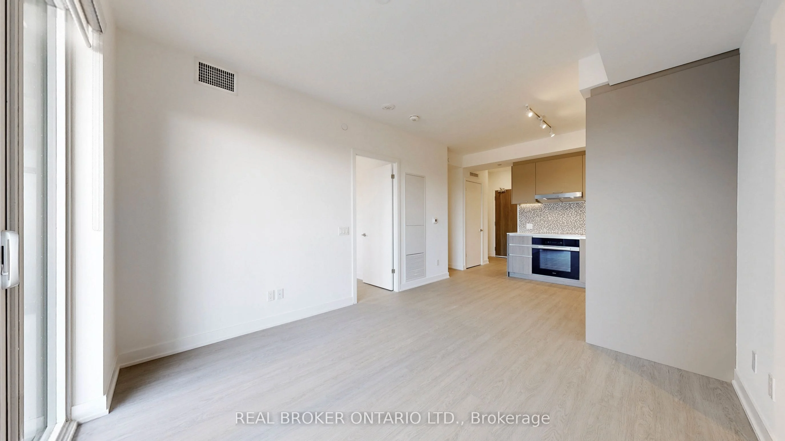 8188 Yonge Street 436, Vaughan, ON L4J 1W5