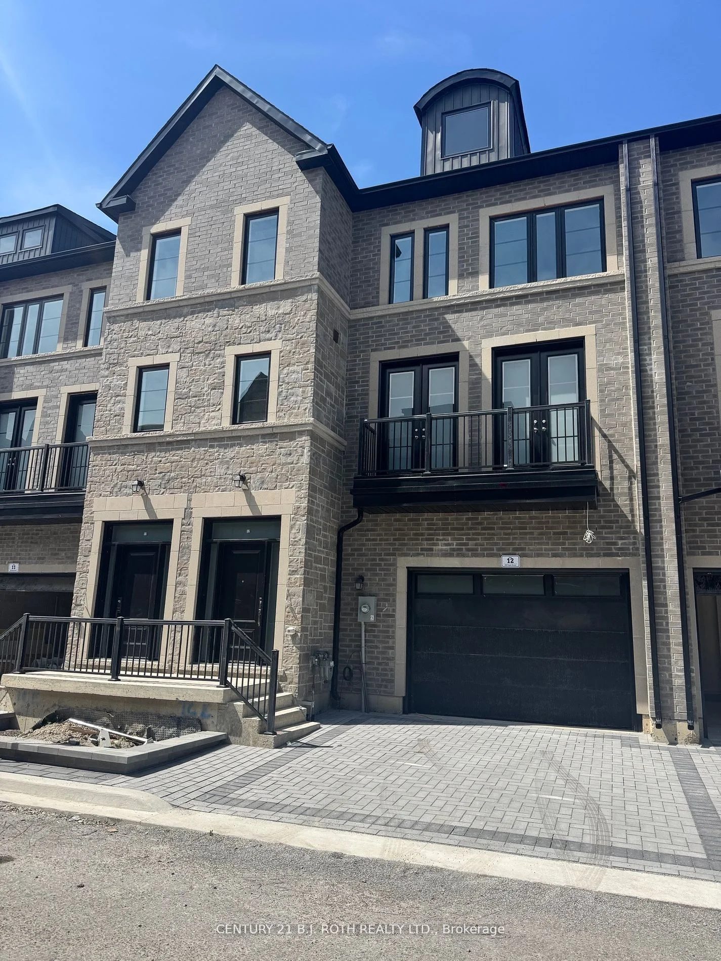 260 Eagle Street 12, Newmarket, ON L3Y 1K1