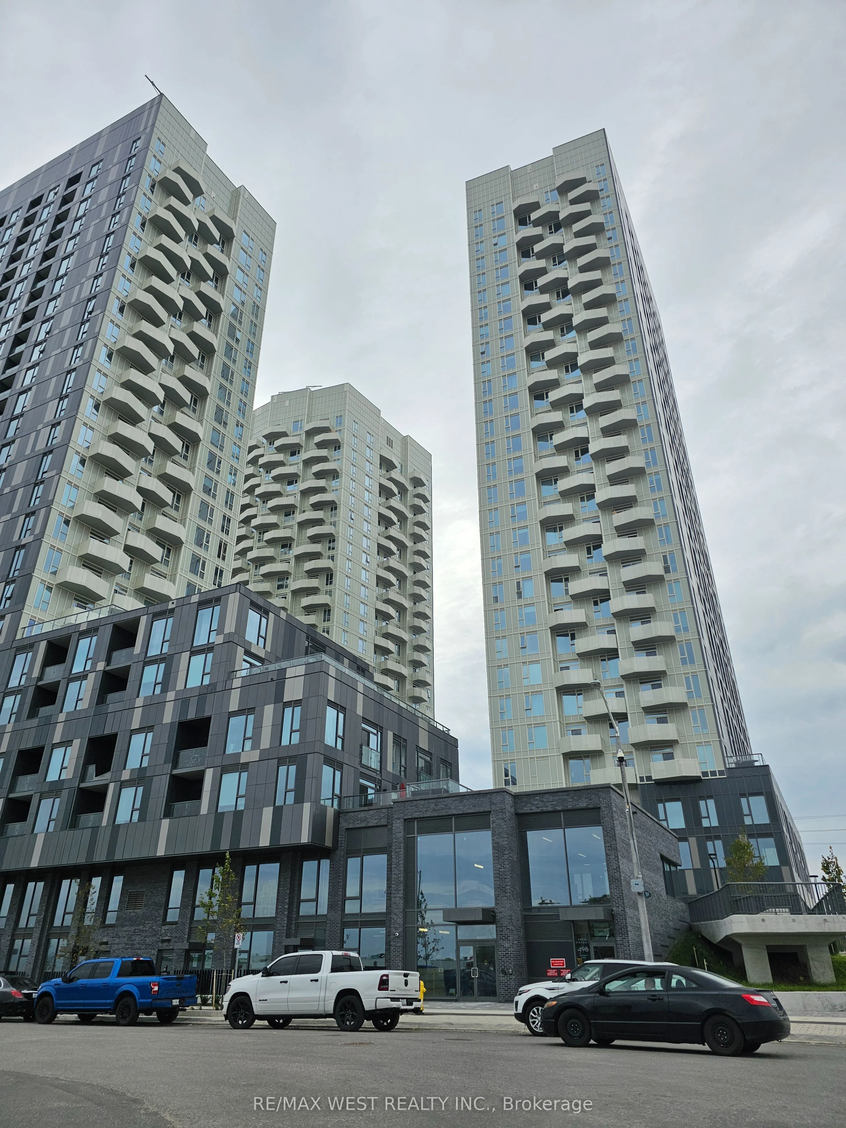 10 Abeja Street 420, Vaughan, ON L4K 0R4