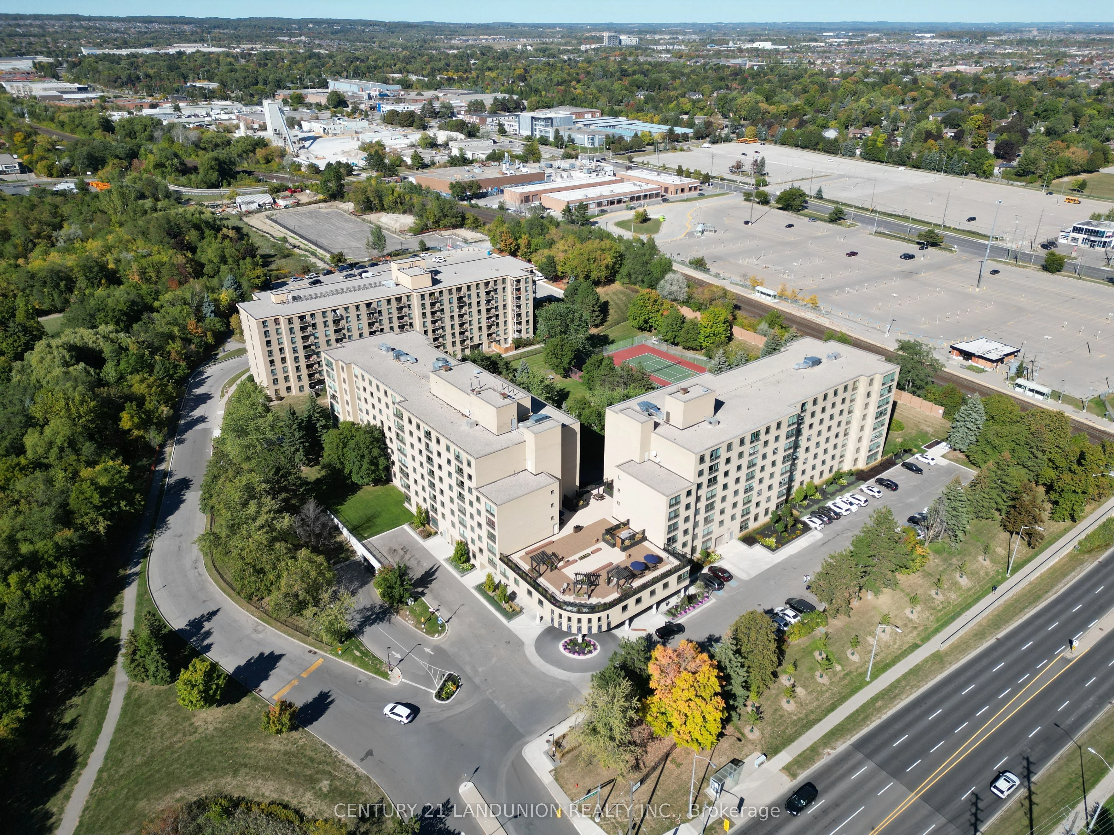 326 Major Mackenzie Drive E 619, Richmond Hill, ON L4C 8T4