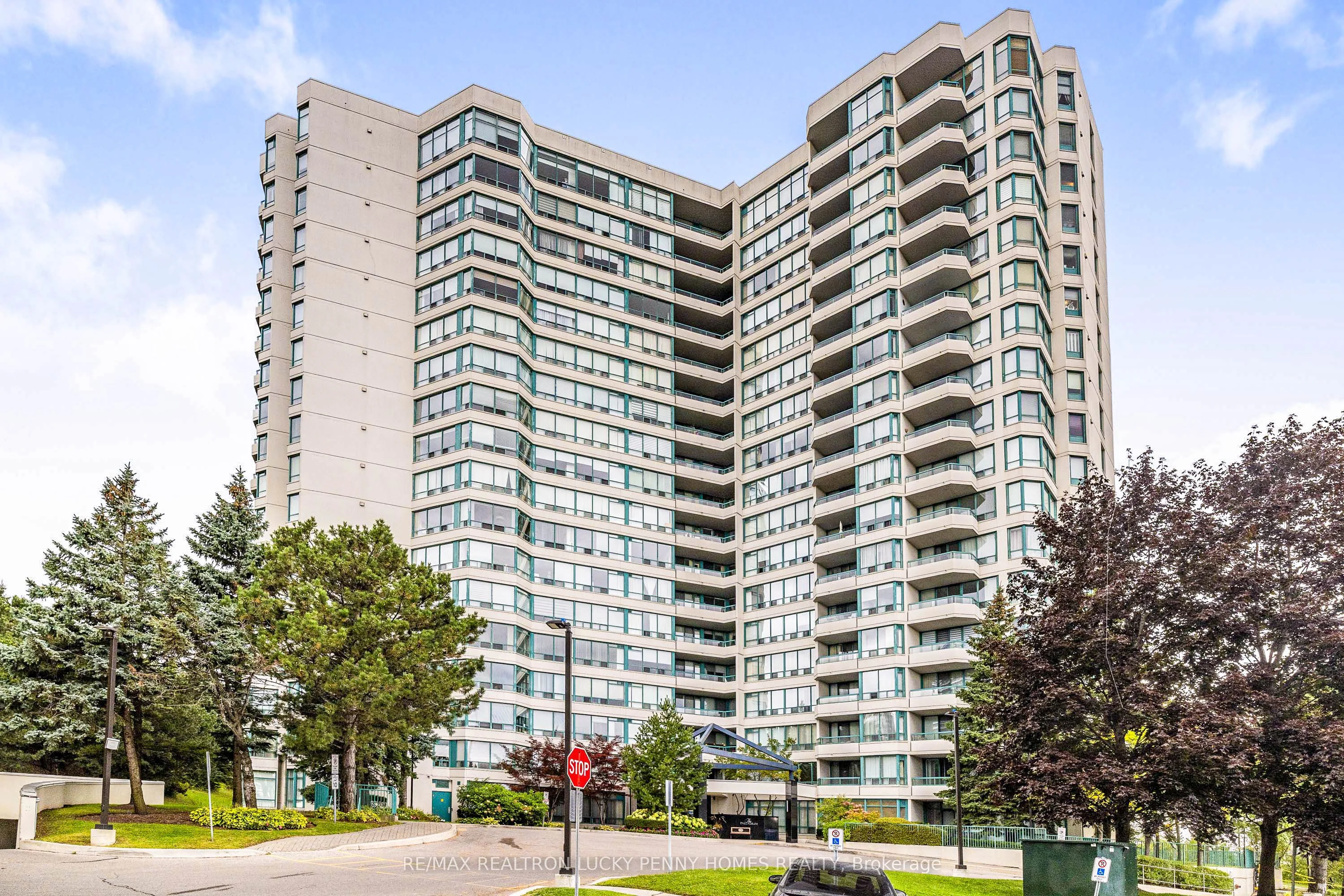 7250 Yonge Street 804, Vaughan, ON L4J 7X1