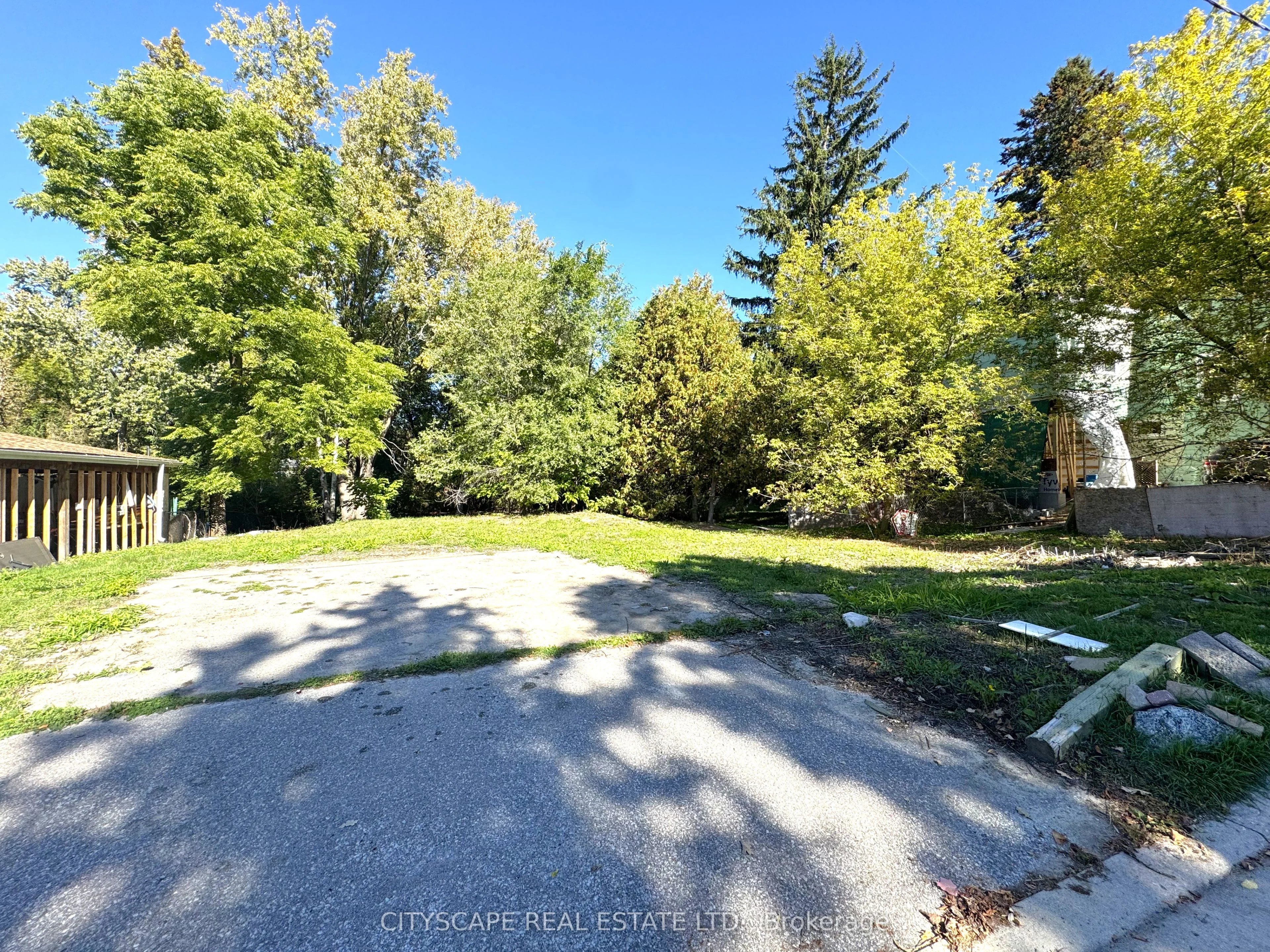 353A Ontario Street, Newmarket, ON L3Y 2K2