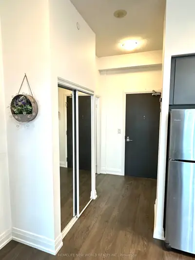 Condo Apartment in Vaughan