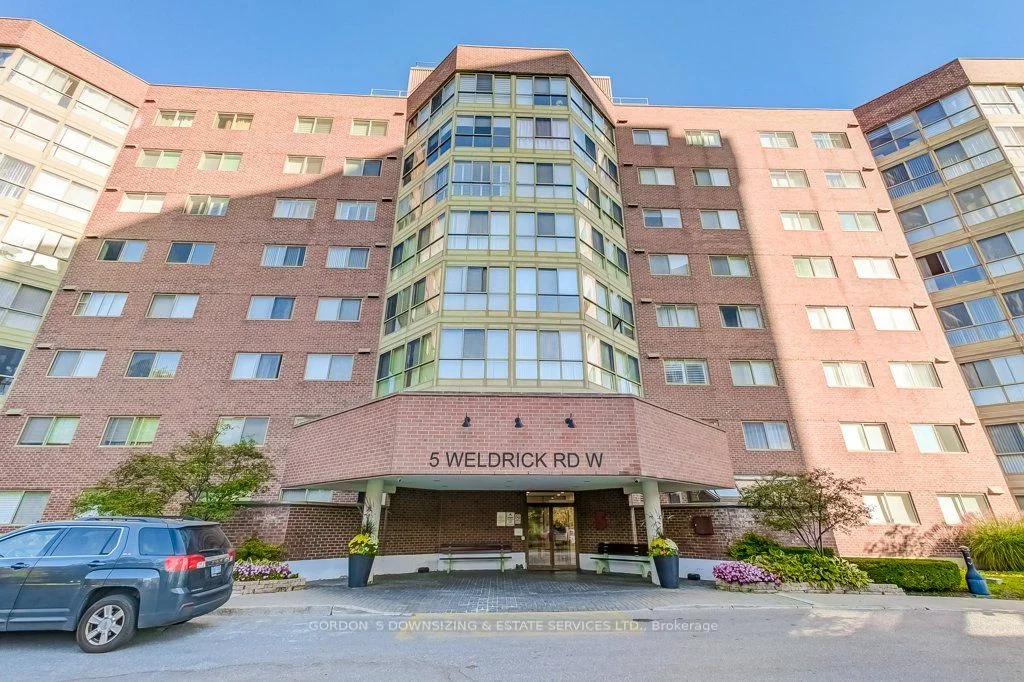 Condo Apartment in Richmond Hill