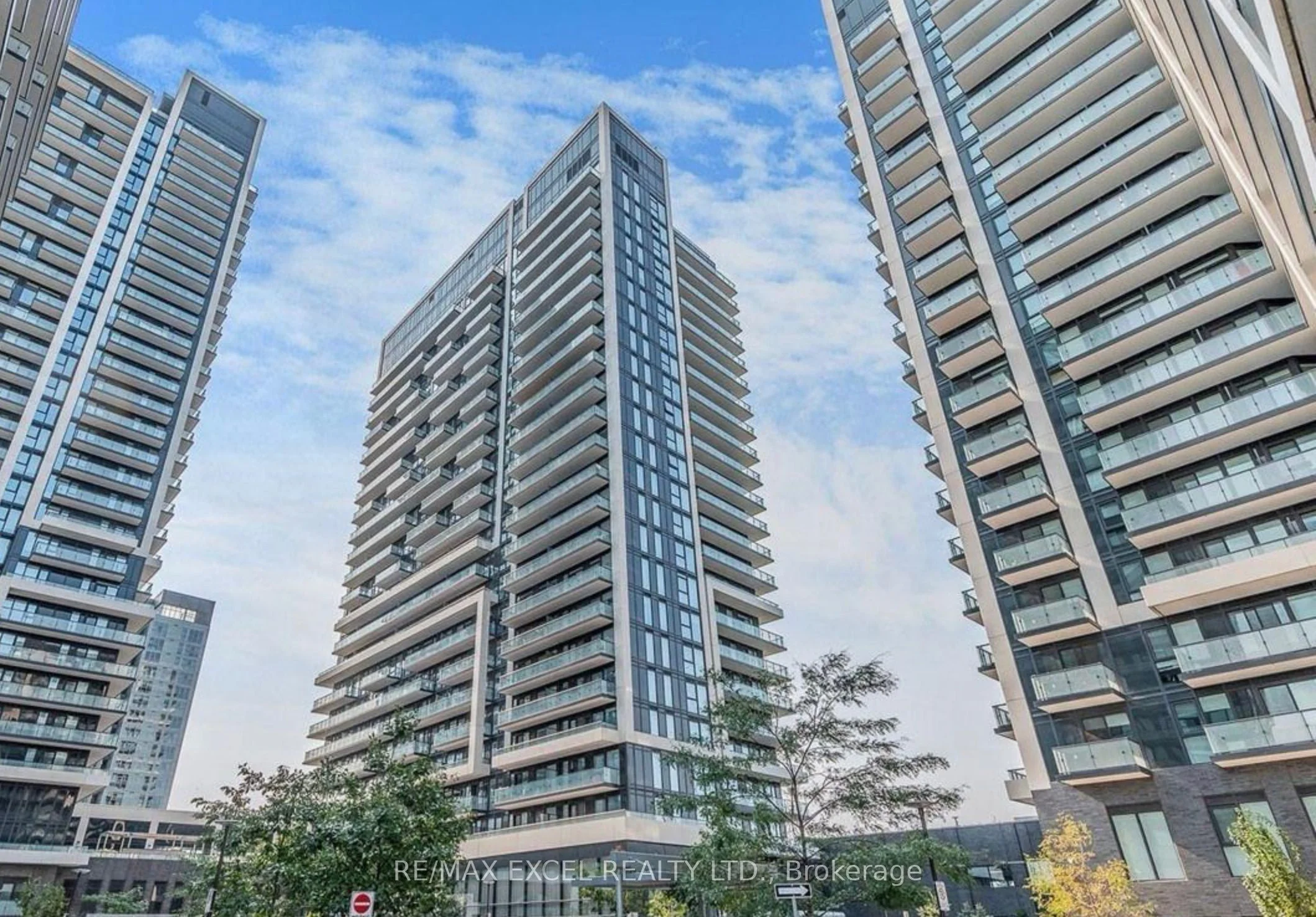 95 Oneida Crescent 1204, Richmond Hill, ON L4B 0H5