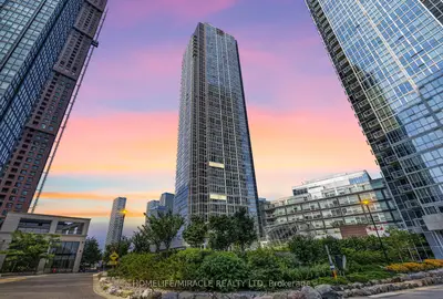Condo Apartment in Vaughan