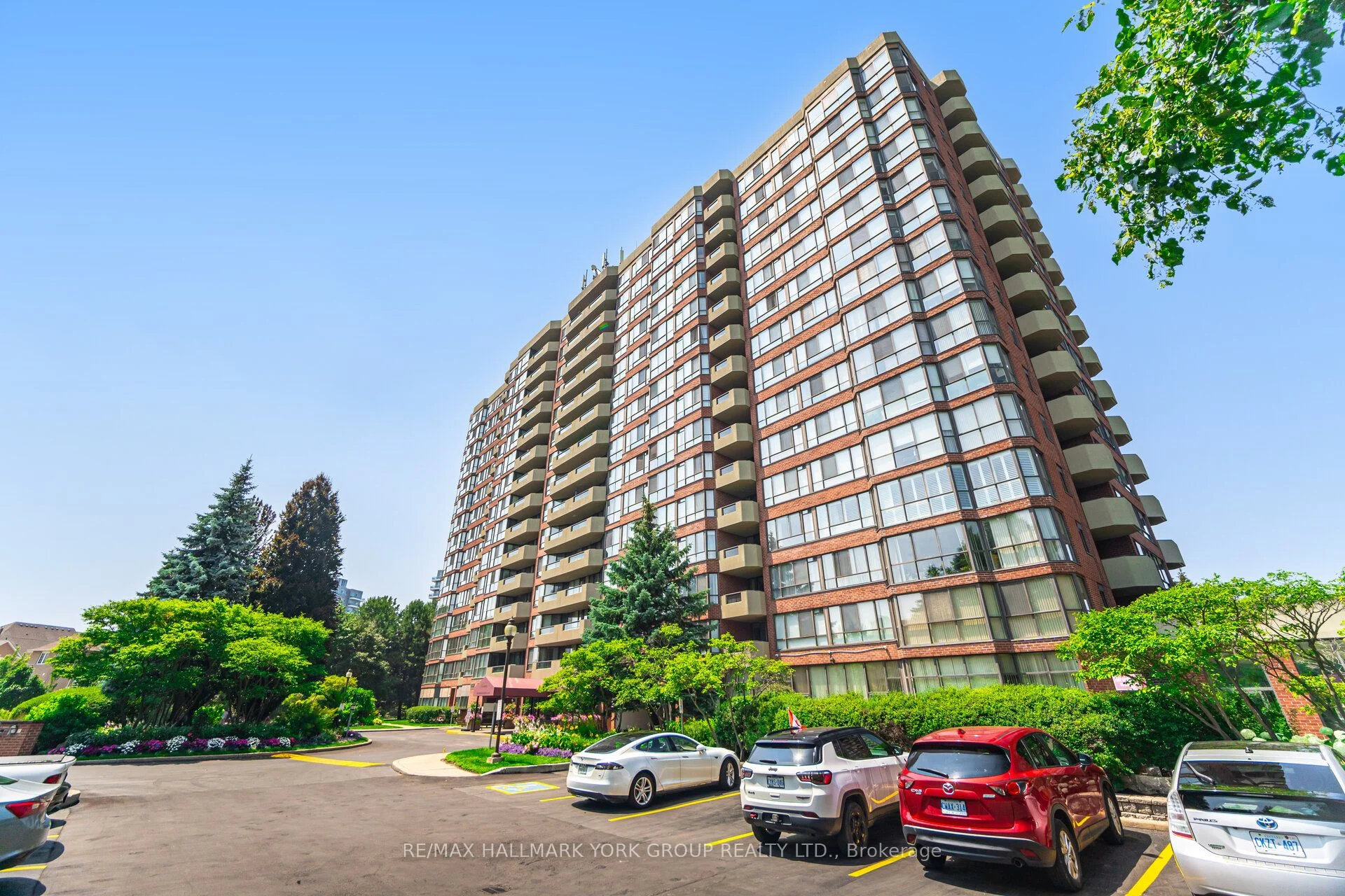 100 Observatory Lane 1413, Richmond Hill, ON L4C 1T4
