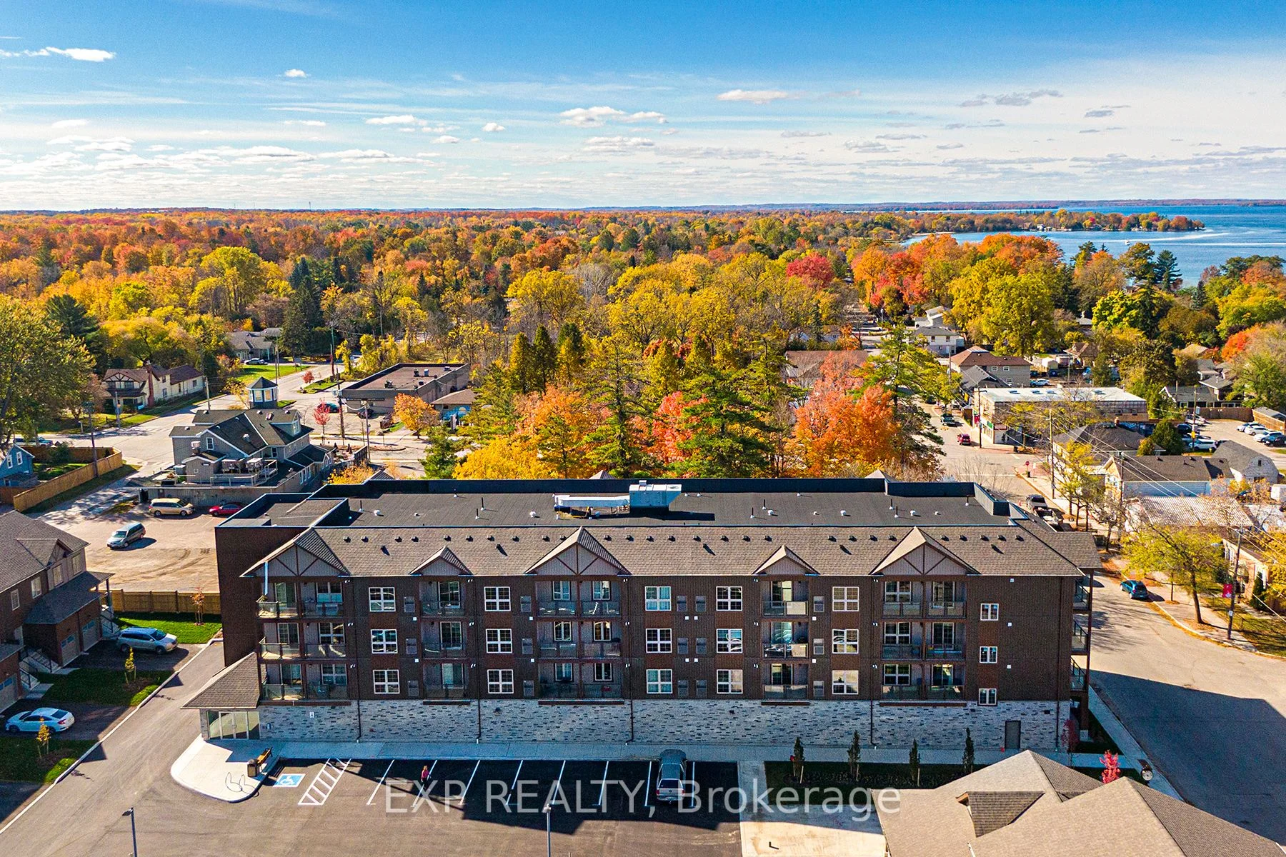 110 Grew Boulevard 407, Georgina, On L0e 1l0