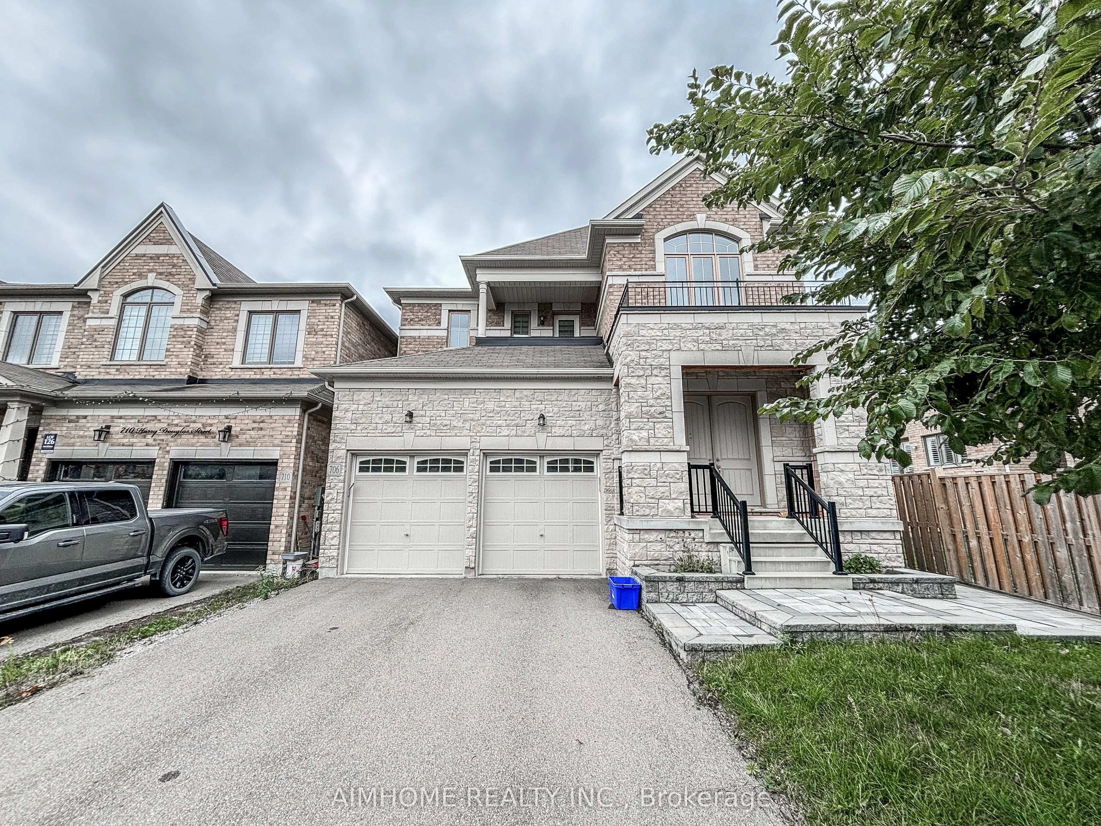 706 Harry Douglas Street, Newmarket, ON L3X 0J8