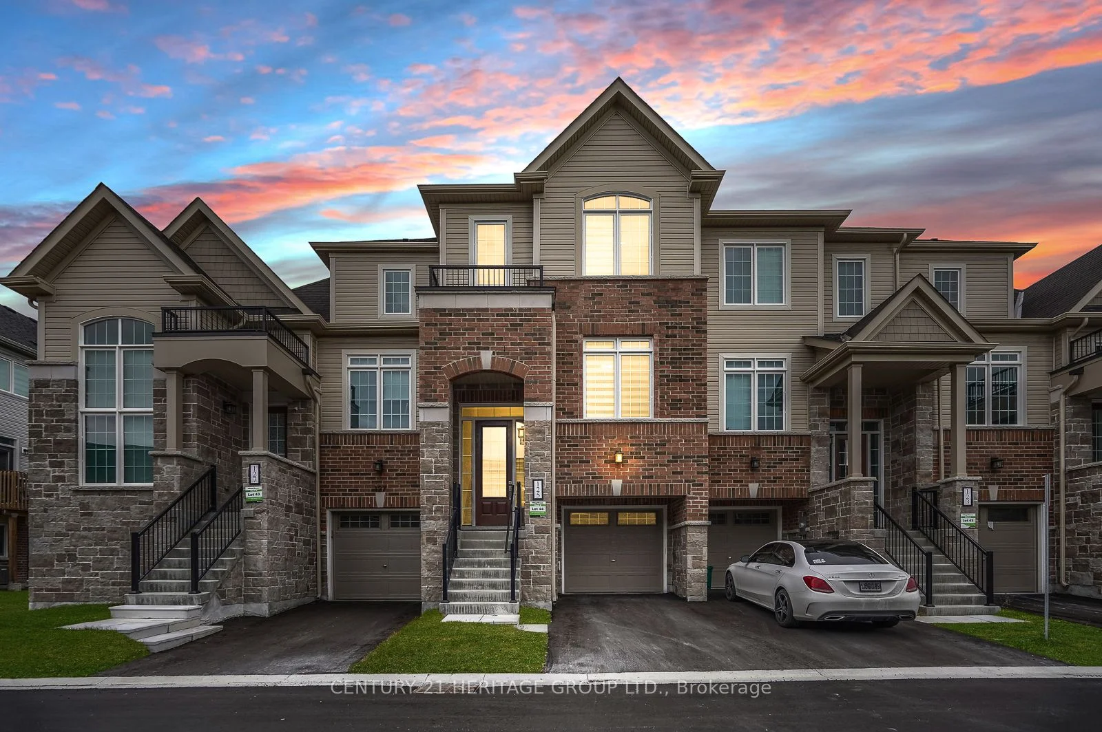 125 Lyall Stokes Circle, East Gwillimbury, ON L0G 1M0